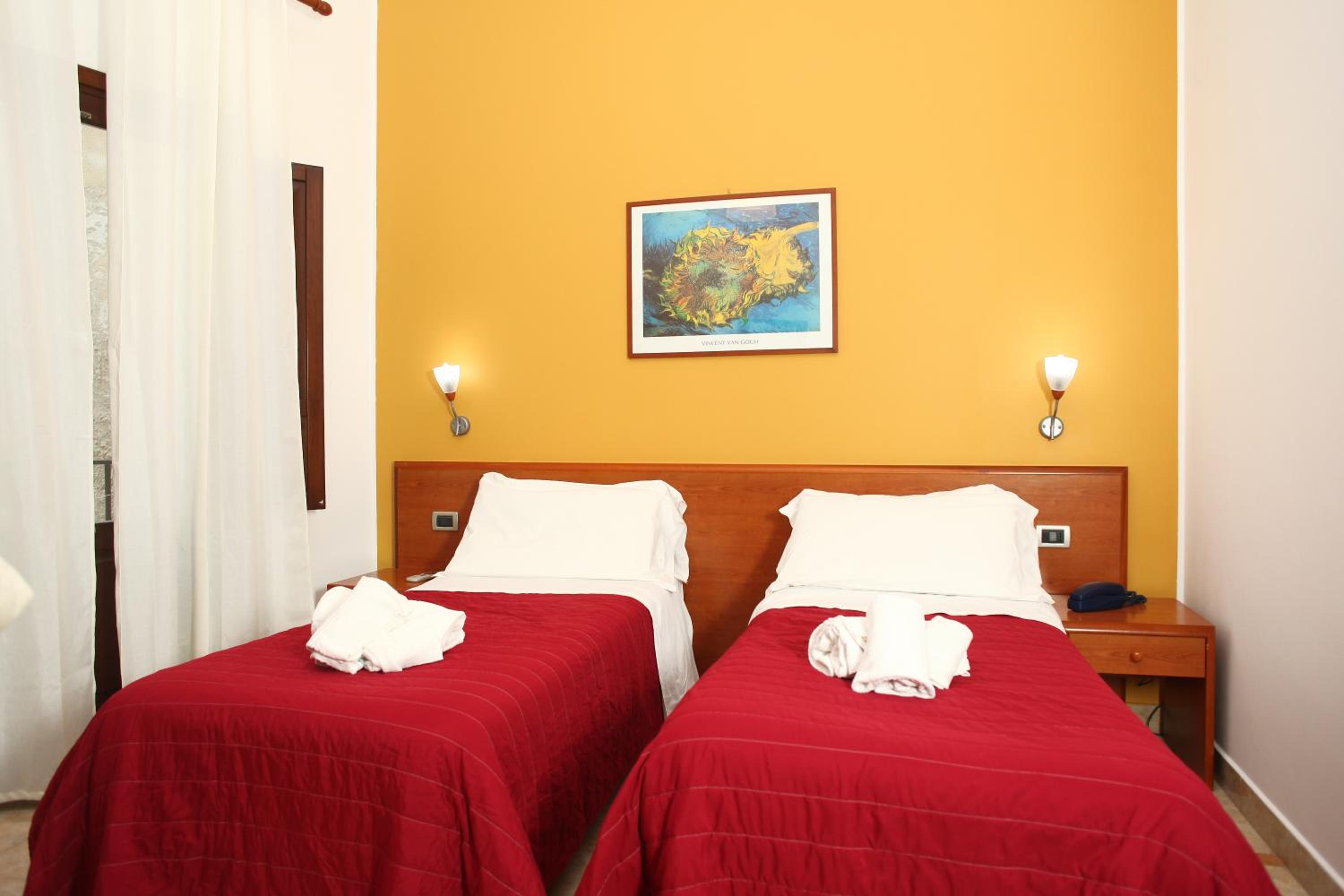 Double or Twin Room photo 3