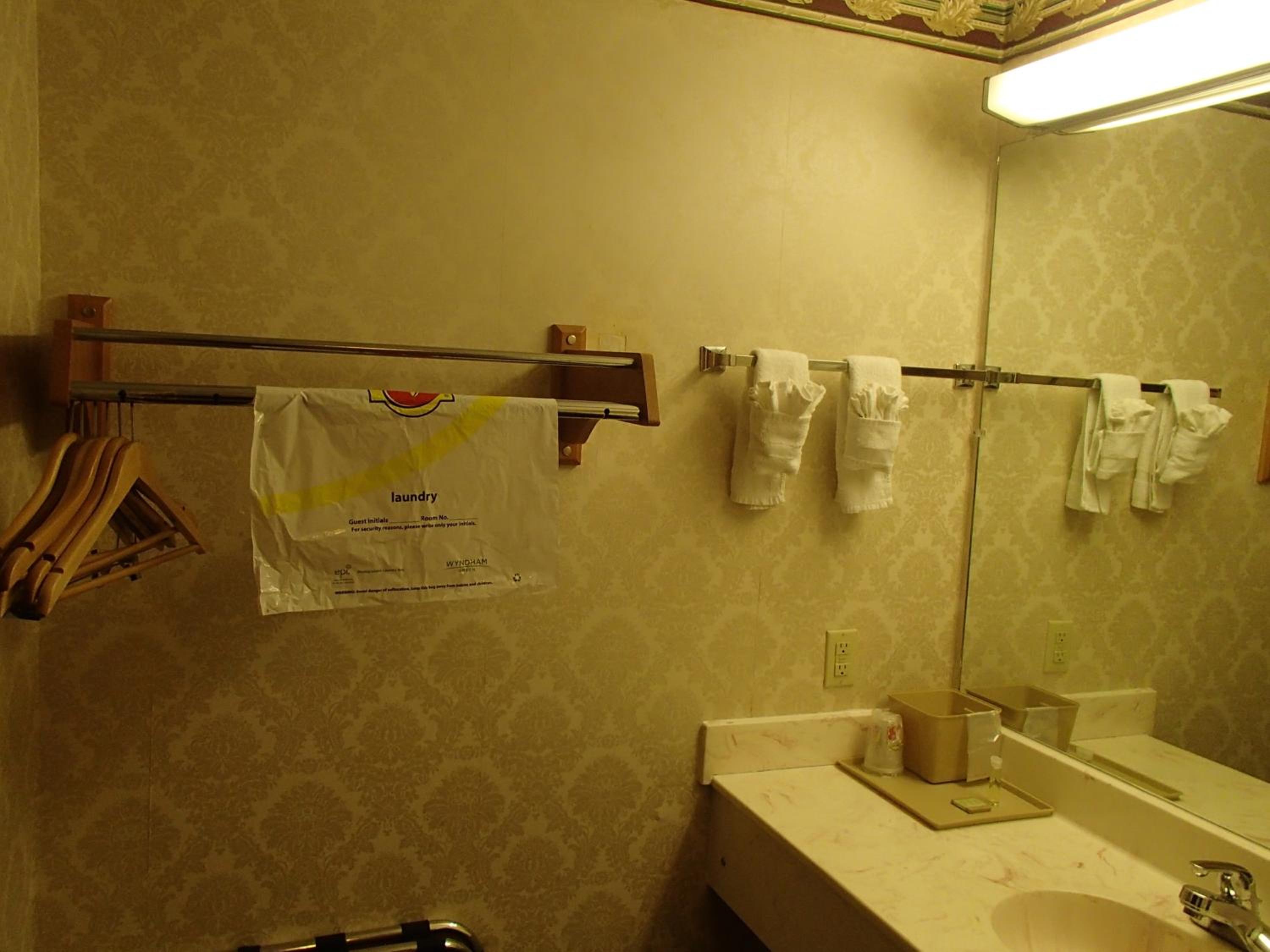 King Room - Non-Smoking - Photo 4