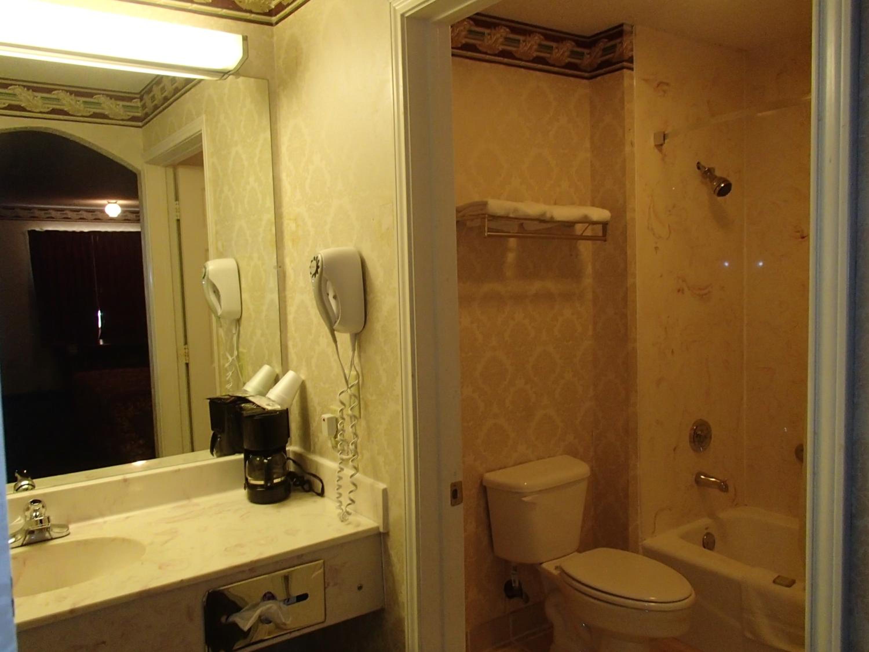 King Room - Non-Smoking - Photo 5