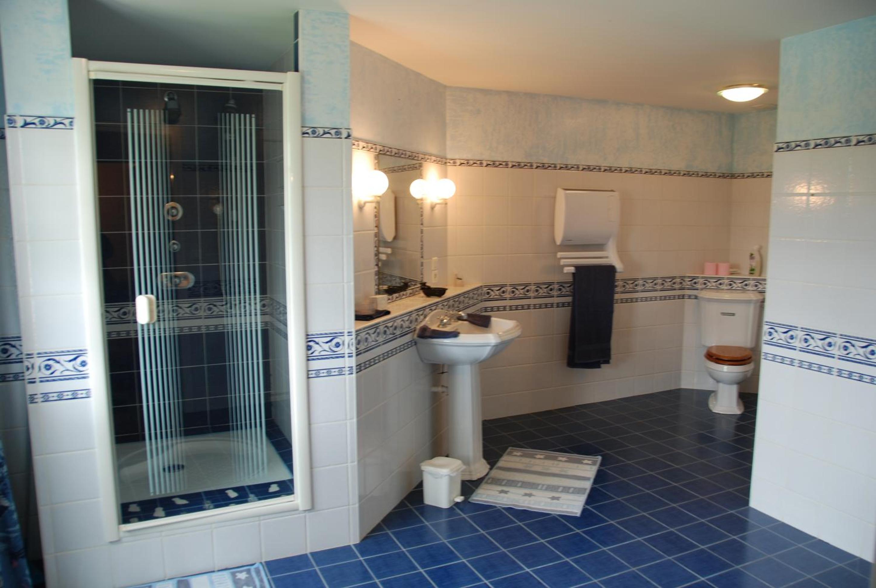 Superior Quadruple Room - Photo 7