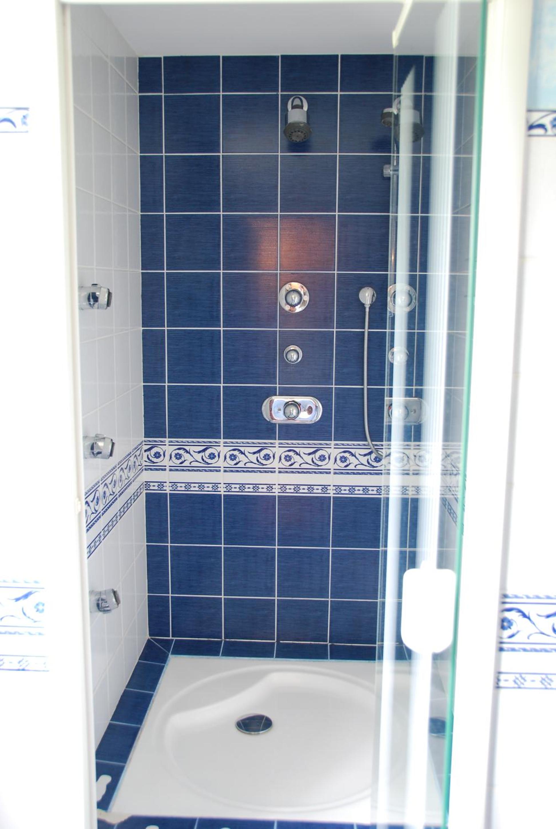 Superior Quadruple Room - Photo 8