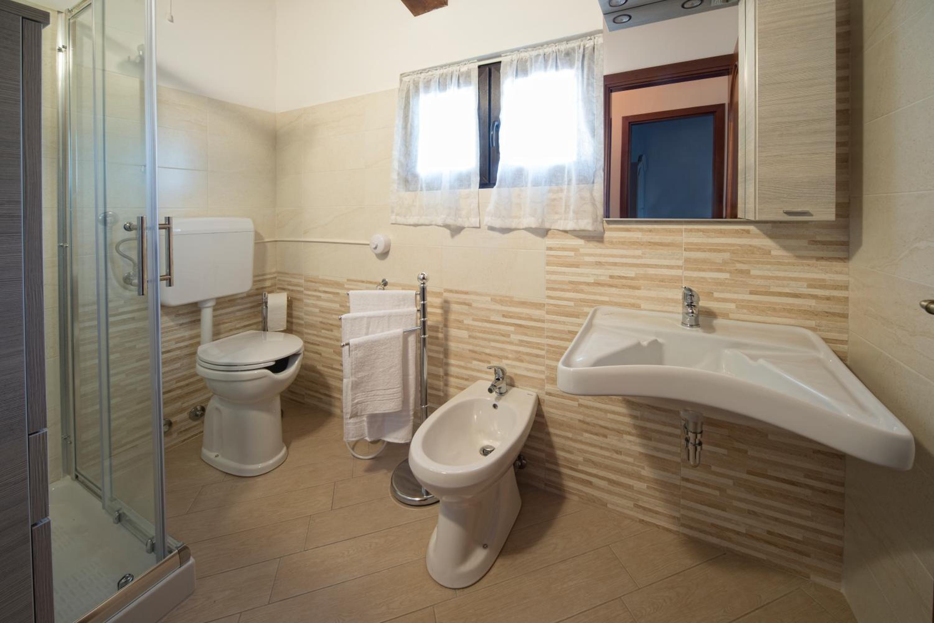 Two-Bedroom House - Photo 3
