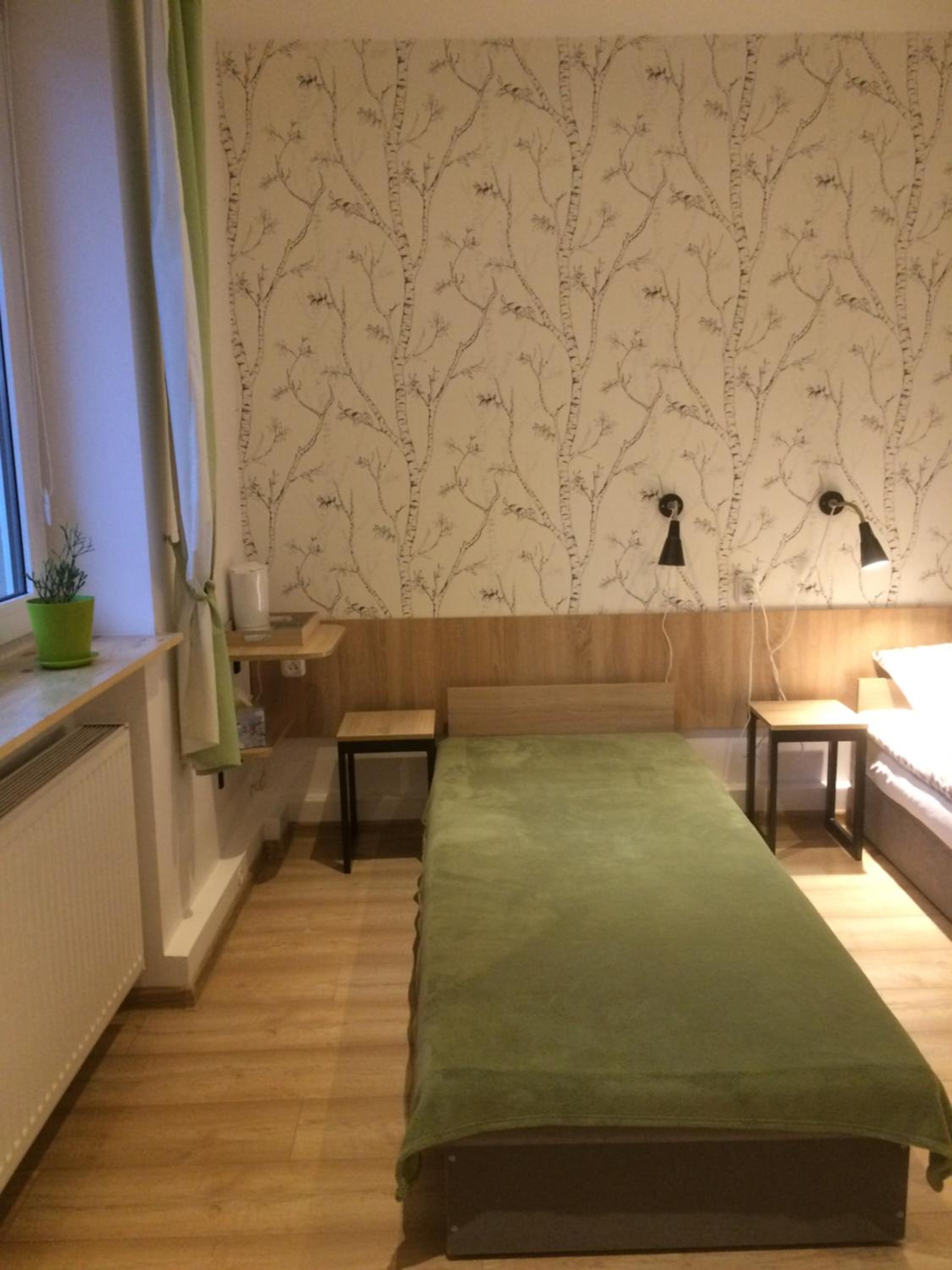 Twin Room with Bathroom - Photo 8