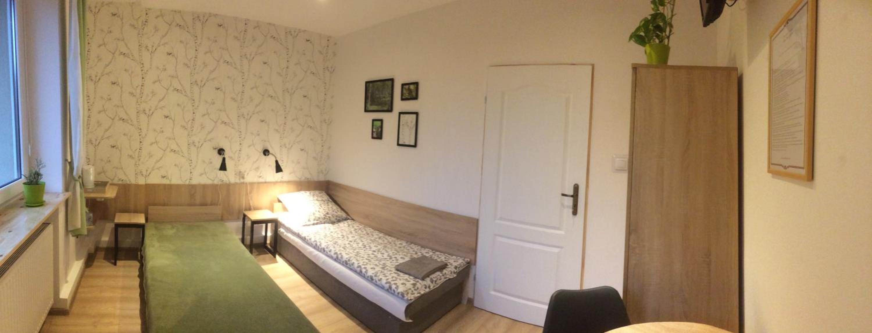 Twin Room with Bathroom - Photo 3