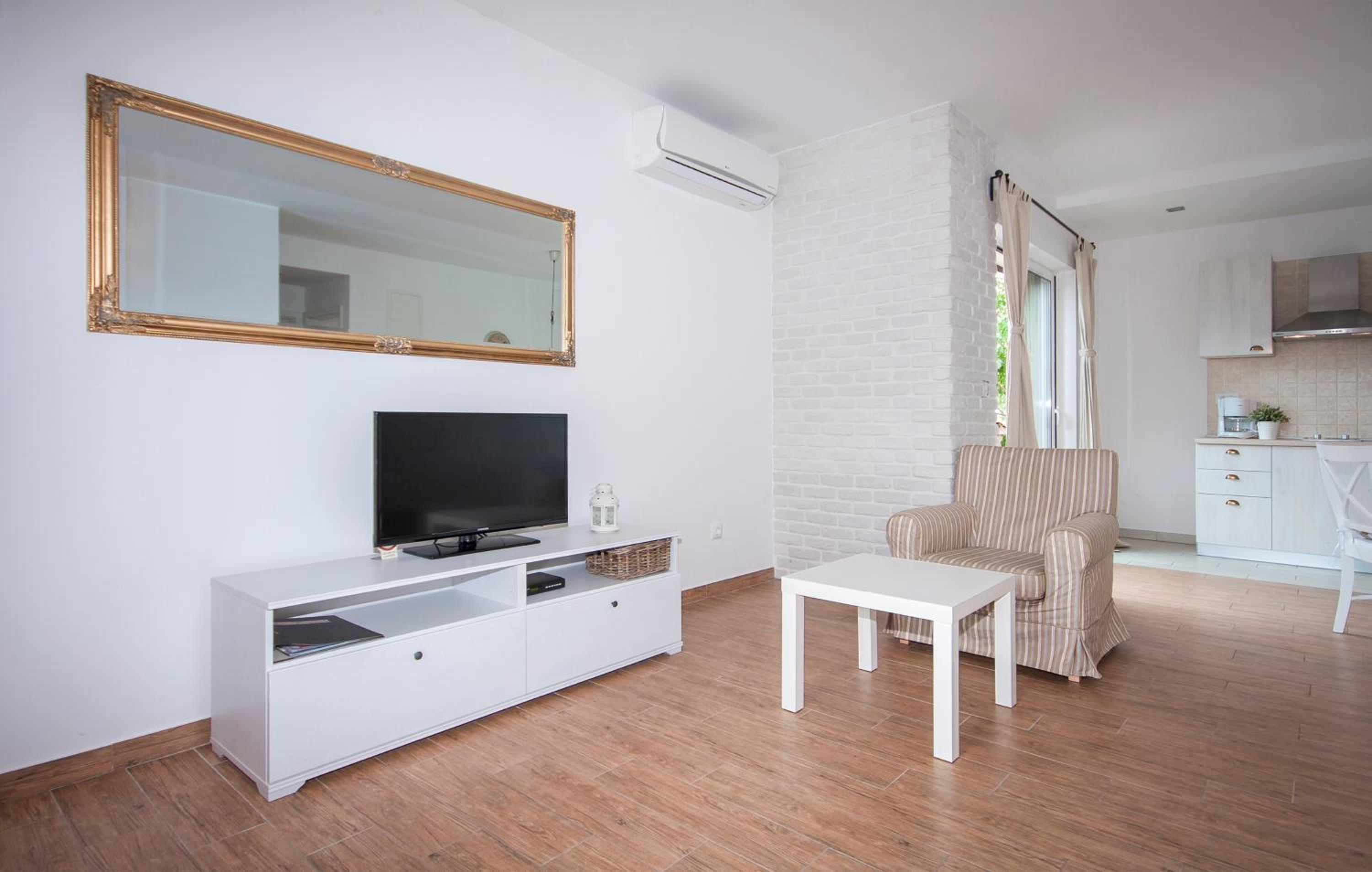 Apartment with Pool View - Zizula photo 1