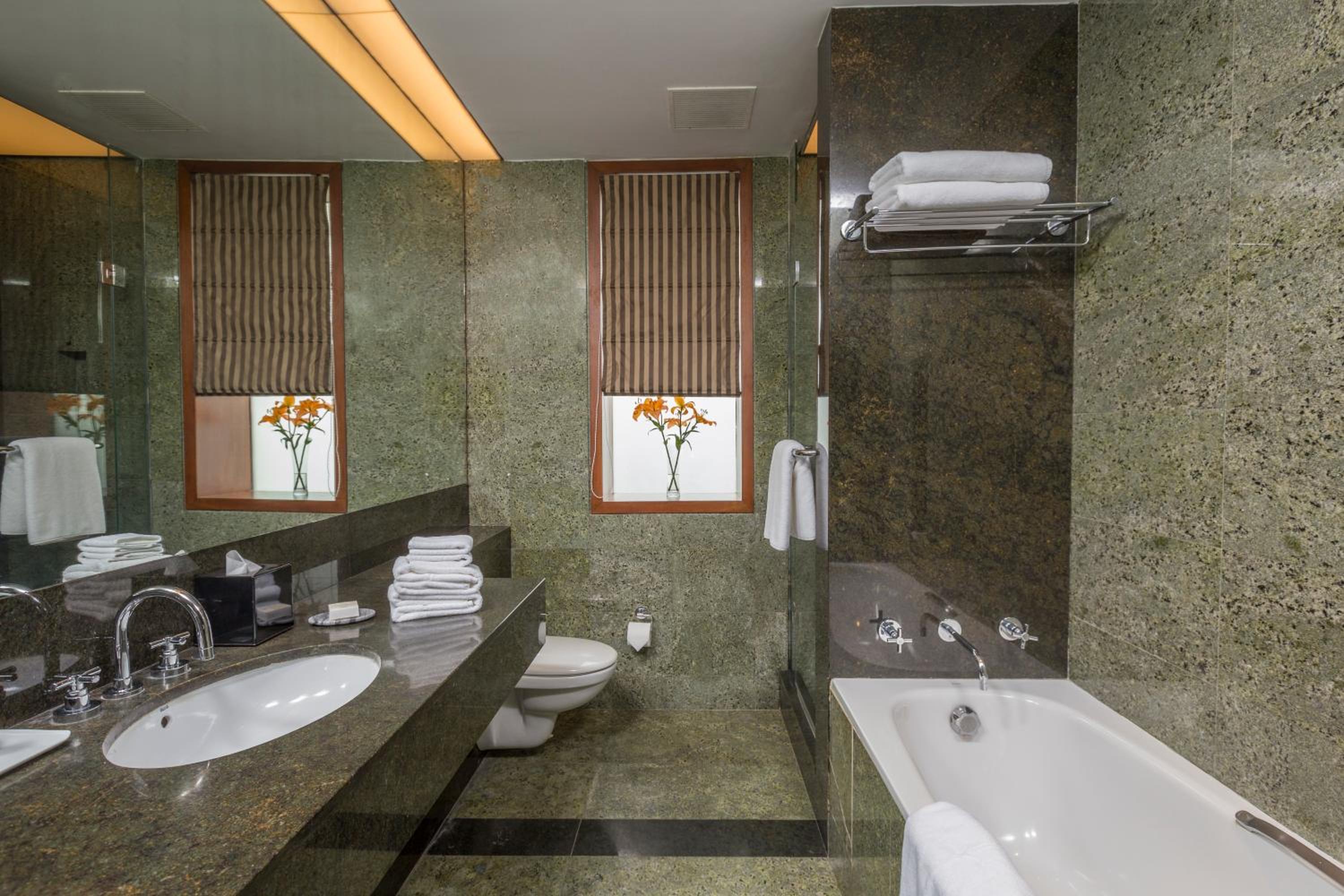 Studio Suite - Photo 2