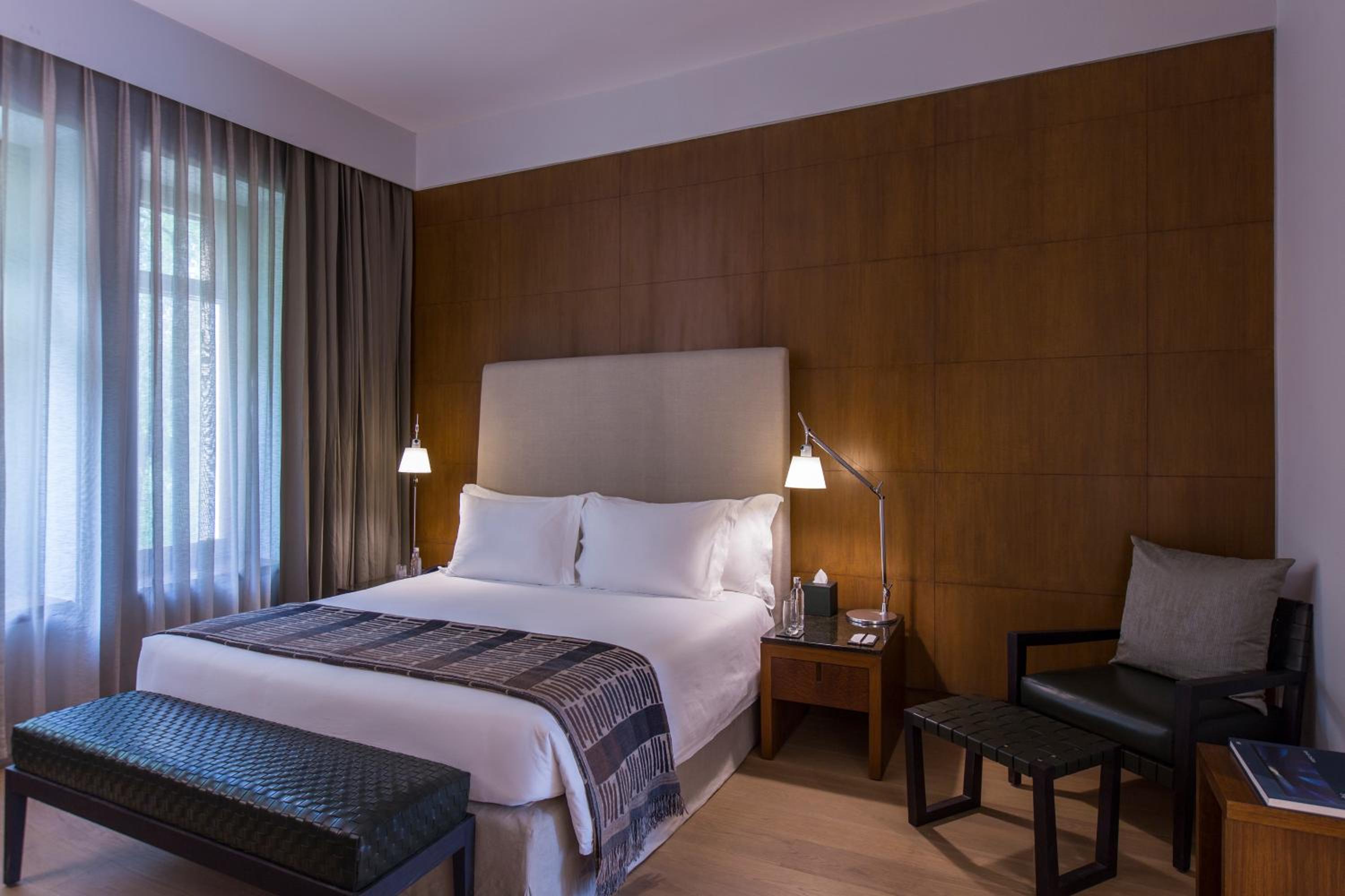 Signature Room with Lounge - Photo 2