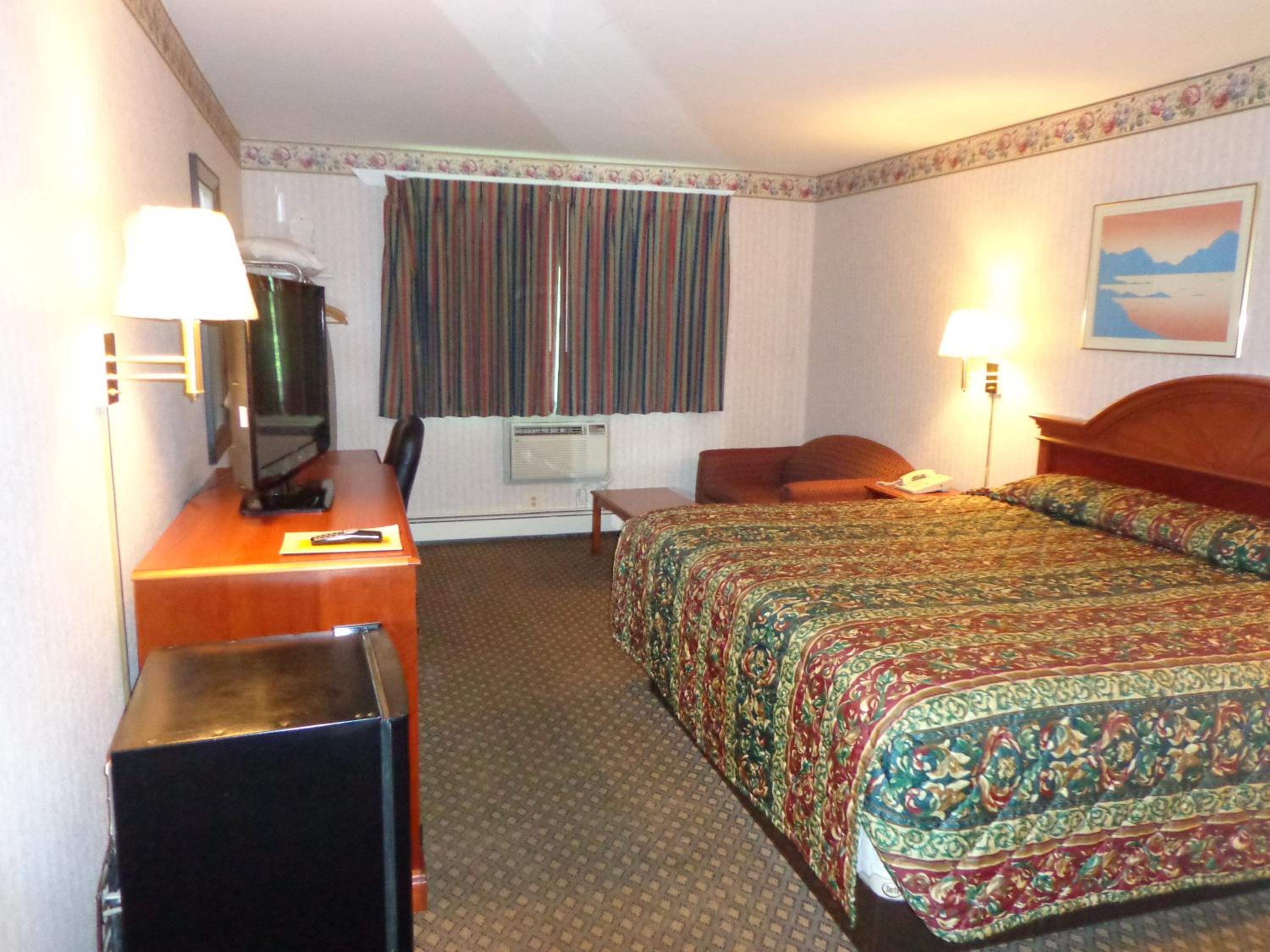 King Room - Non-Smoking - Photo 13