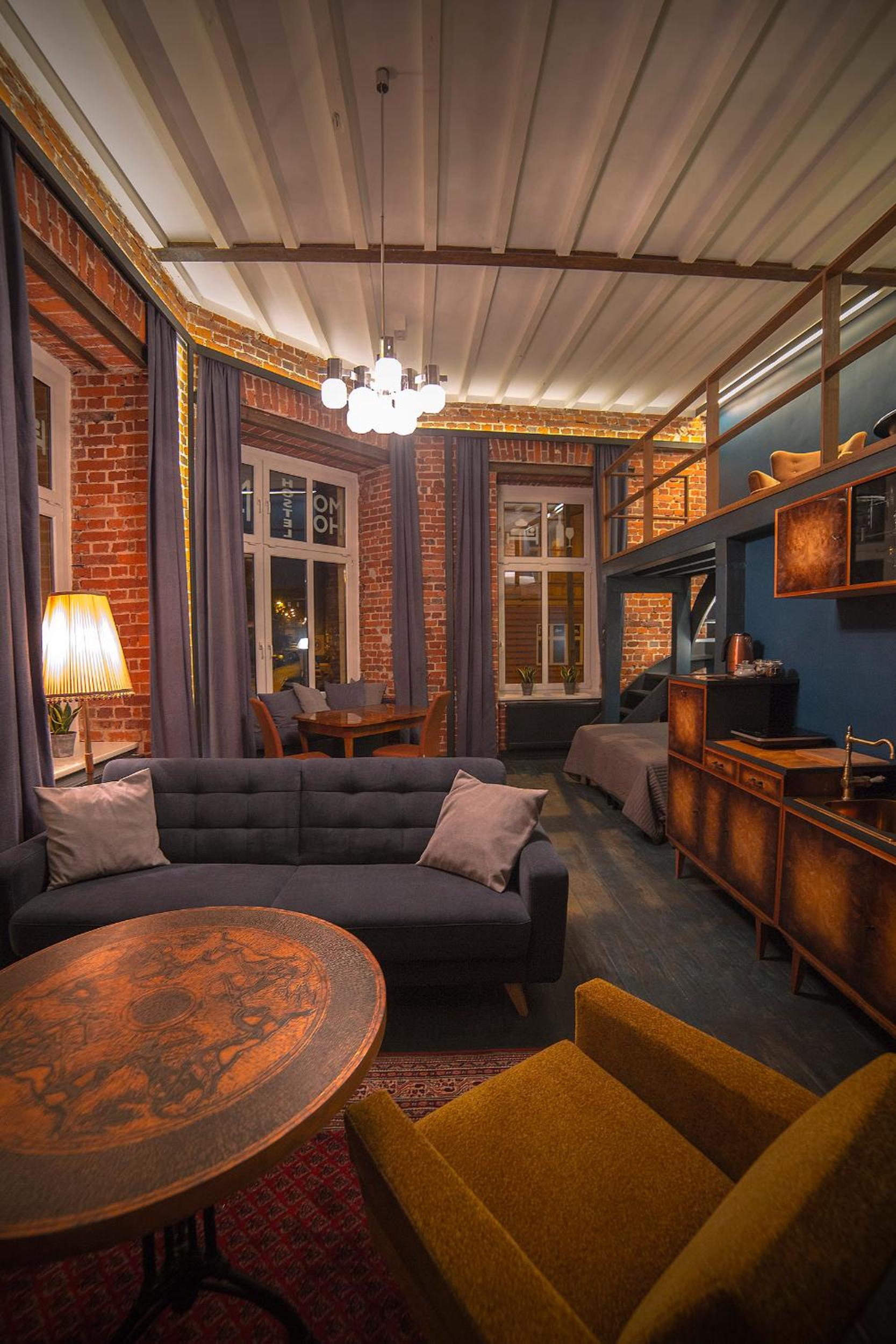 Deluxe Family Suite - Photo 9