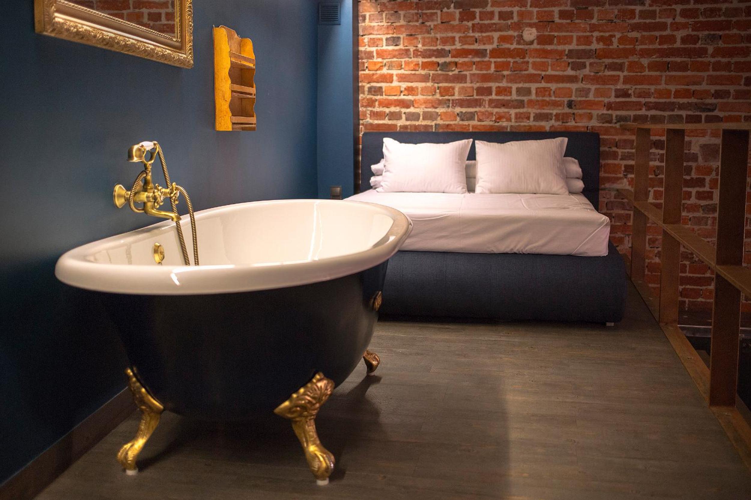 Deluxe Family Suite - Photo 3