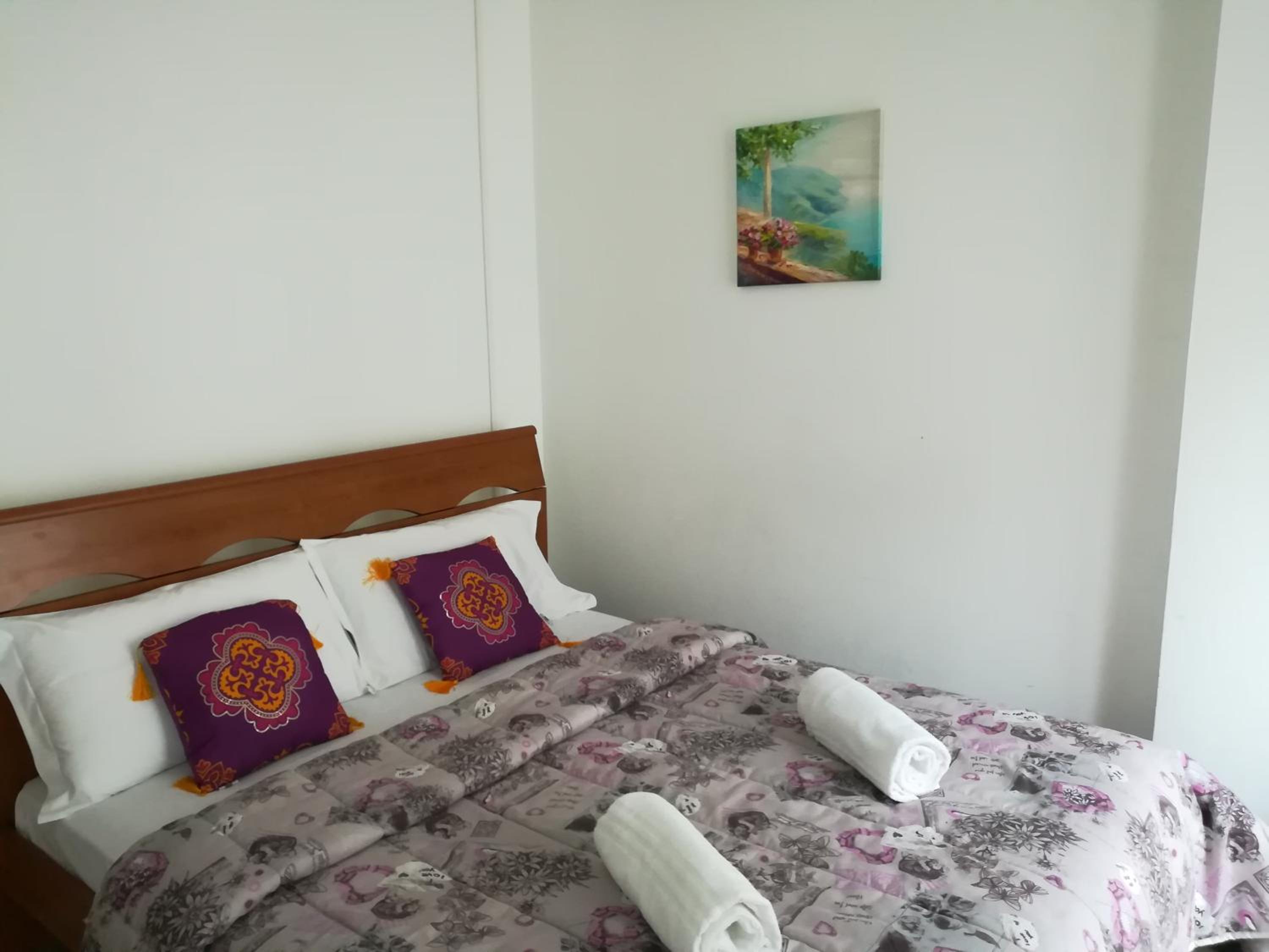 Basic Triple Room with Shared Bathroom photo 2