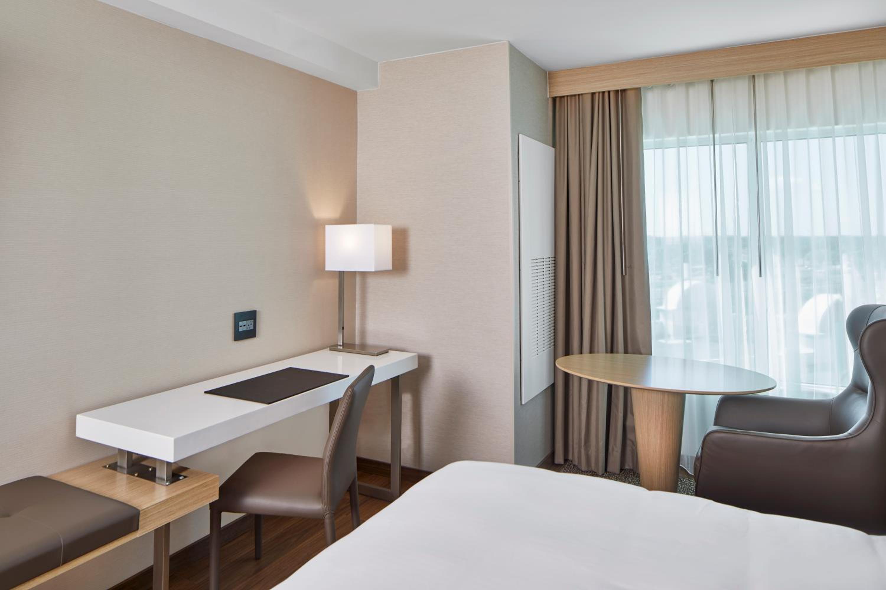 Queen Room with Two Queen Beds and Roll-In Shower - Mobility Access/Hearing Accessible