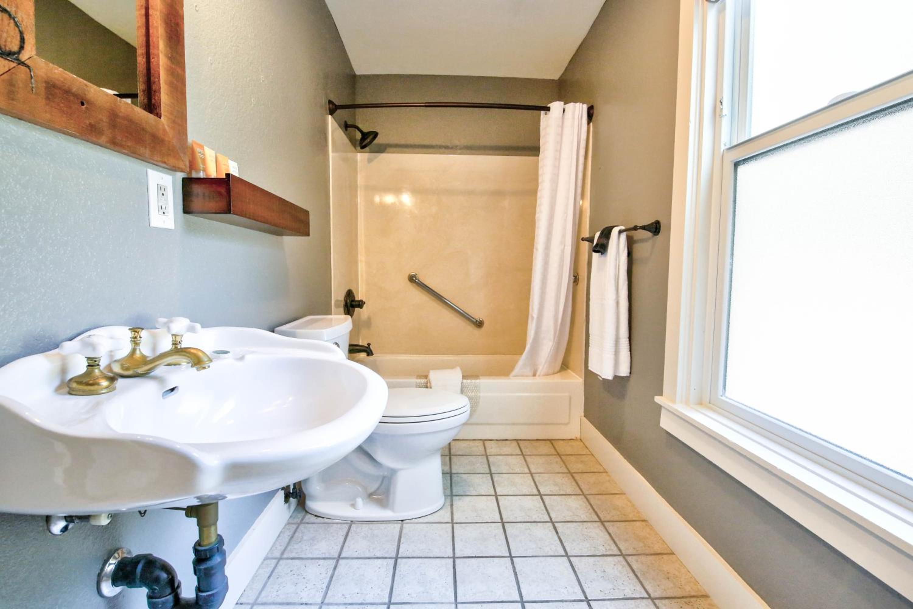 Double Room - Disability Access photo 3