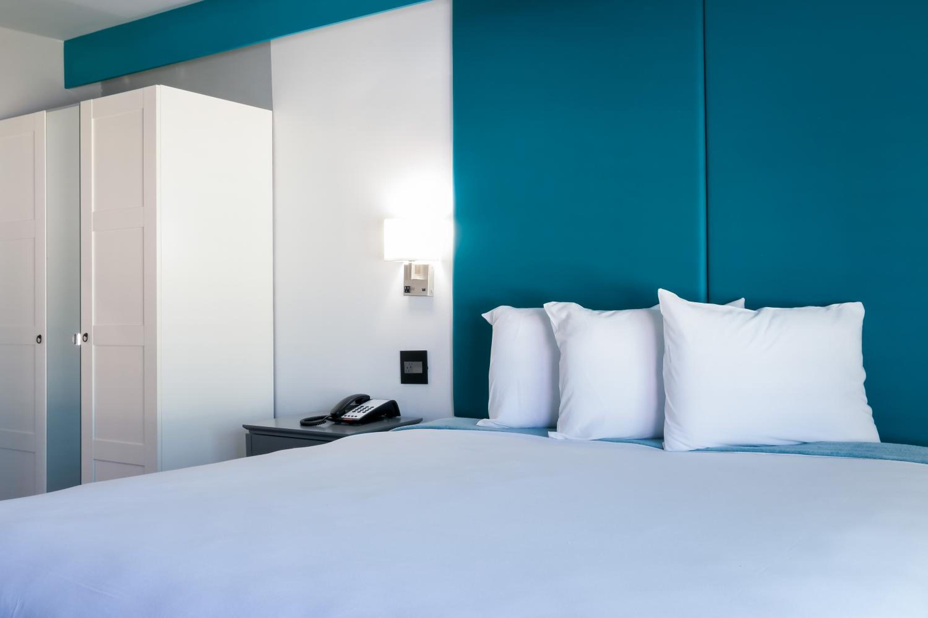 Deluxe King Suite