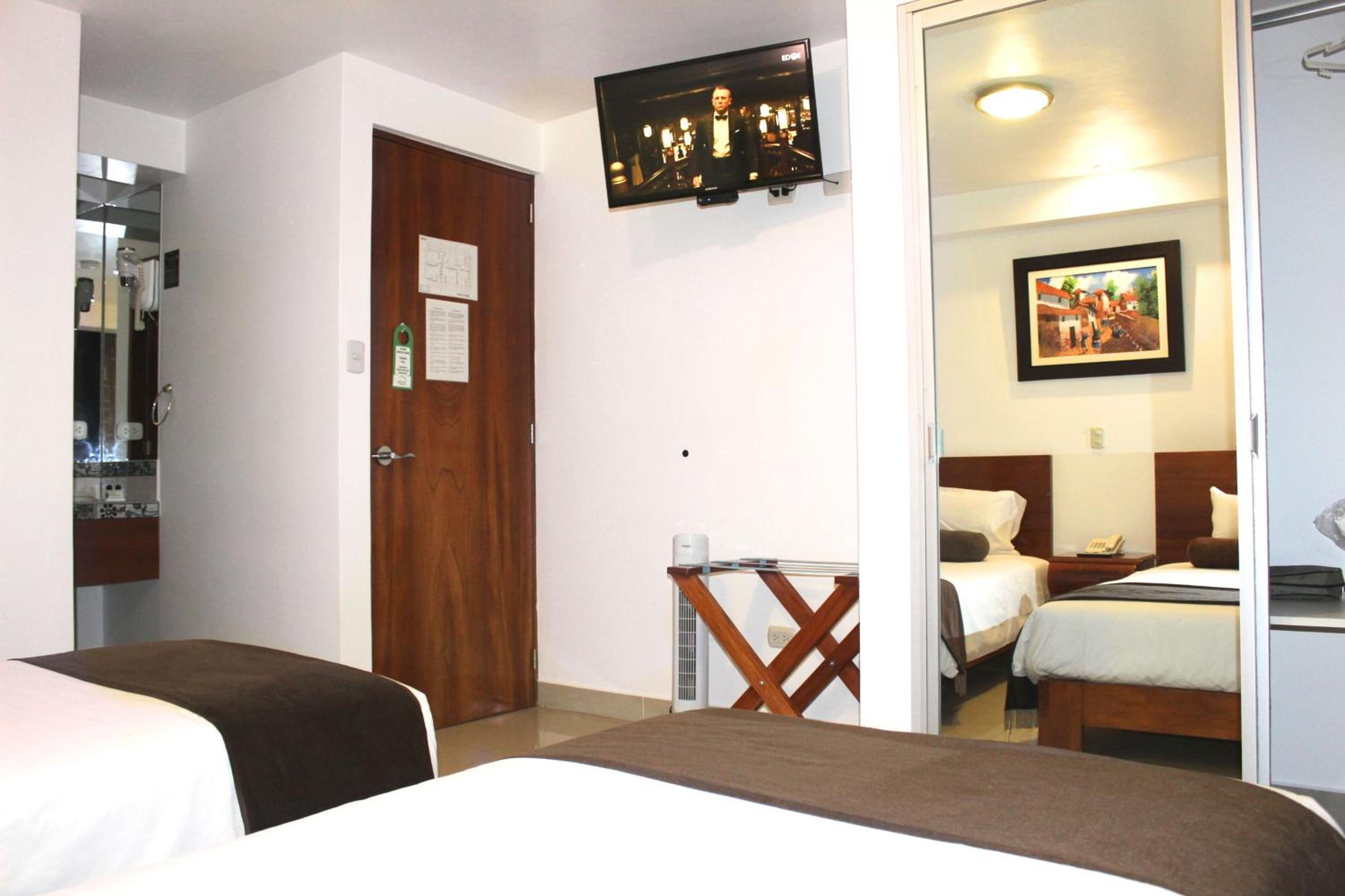 Standard Twin Room photo 3