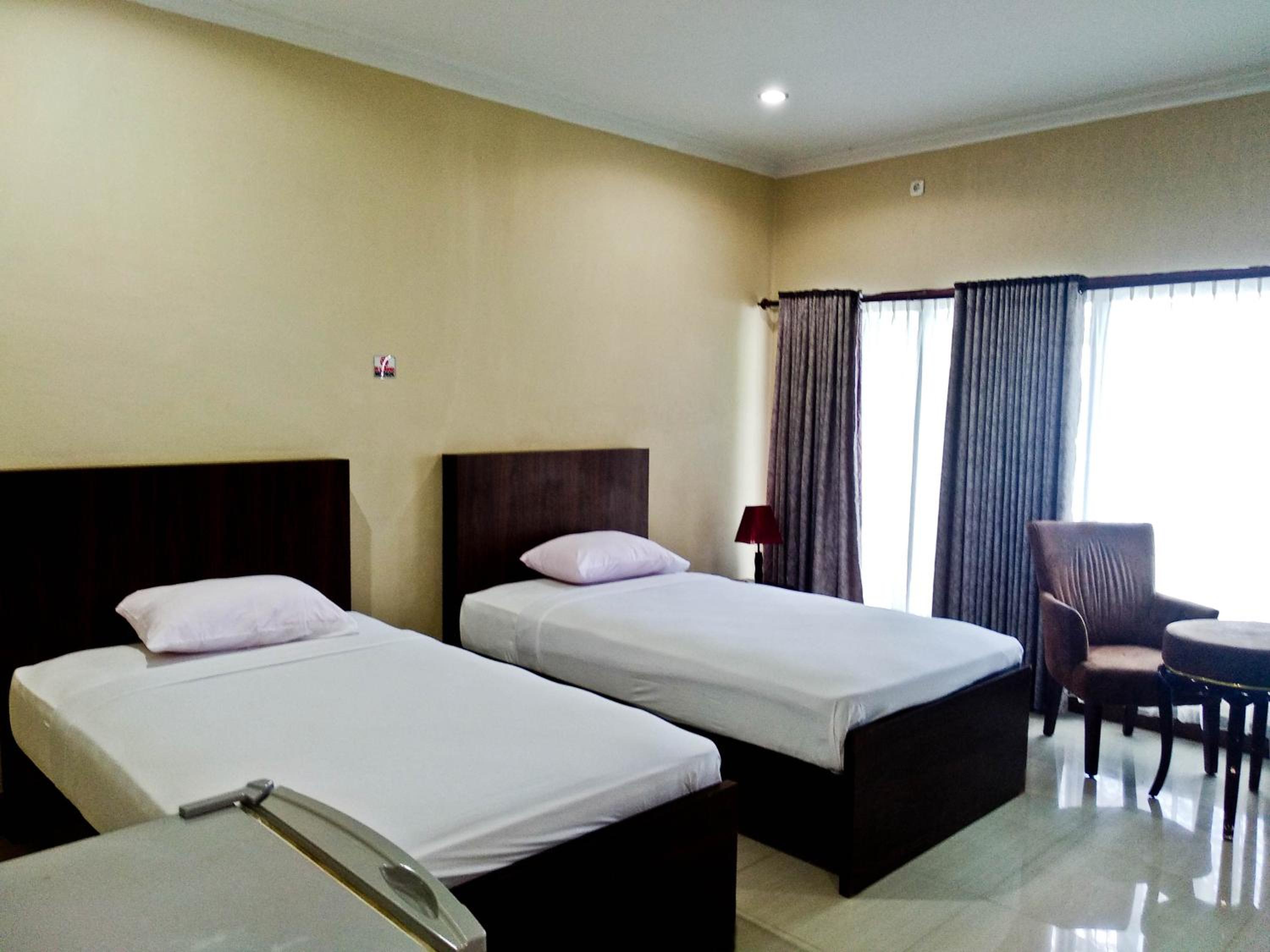 Deluxe Twin Room with Sea View - Photo 1