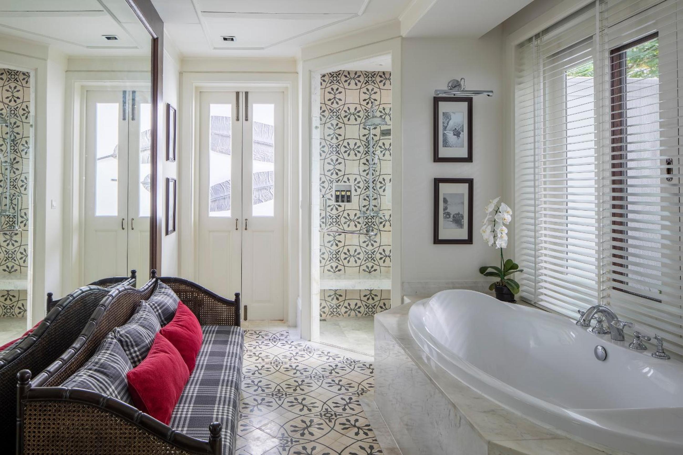 Louis Leonowens Pool Suite - Photo 9