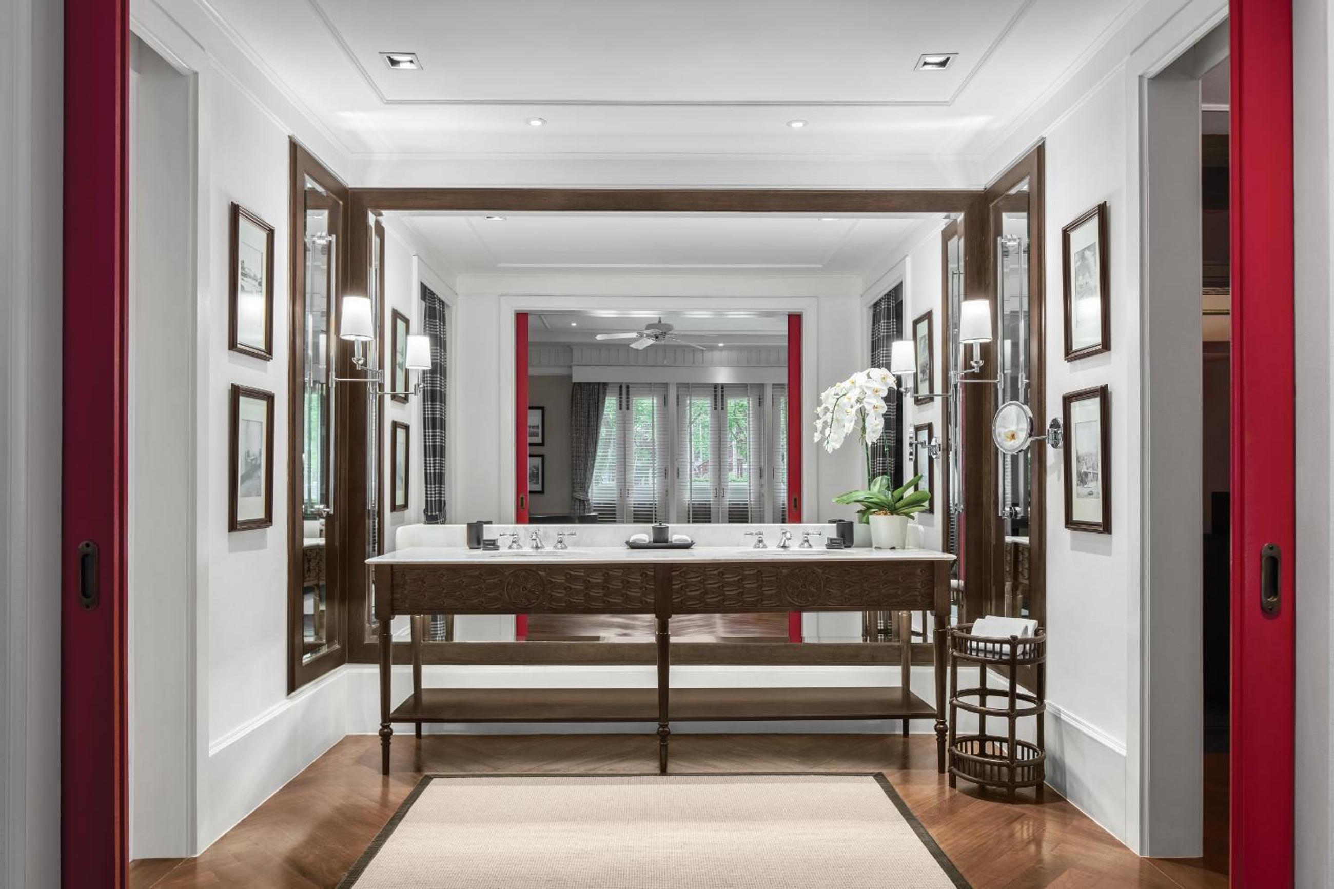 Louis Leonowens Pool Suite - Photo 8