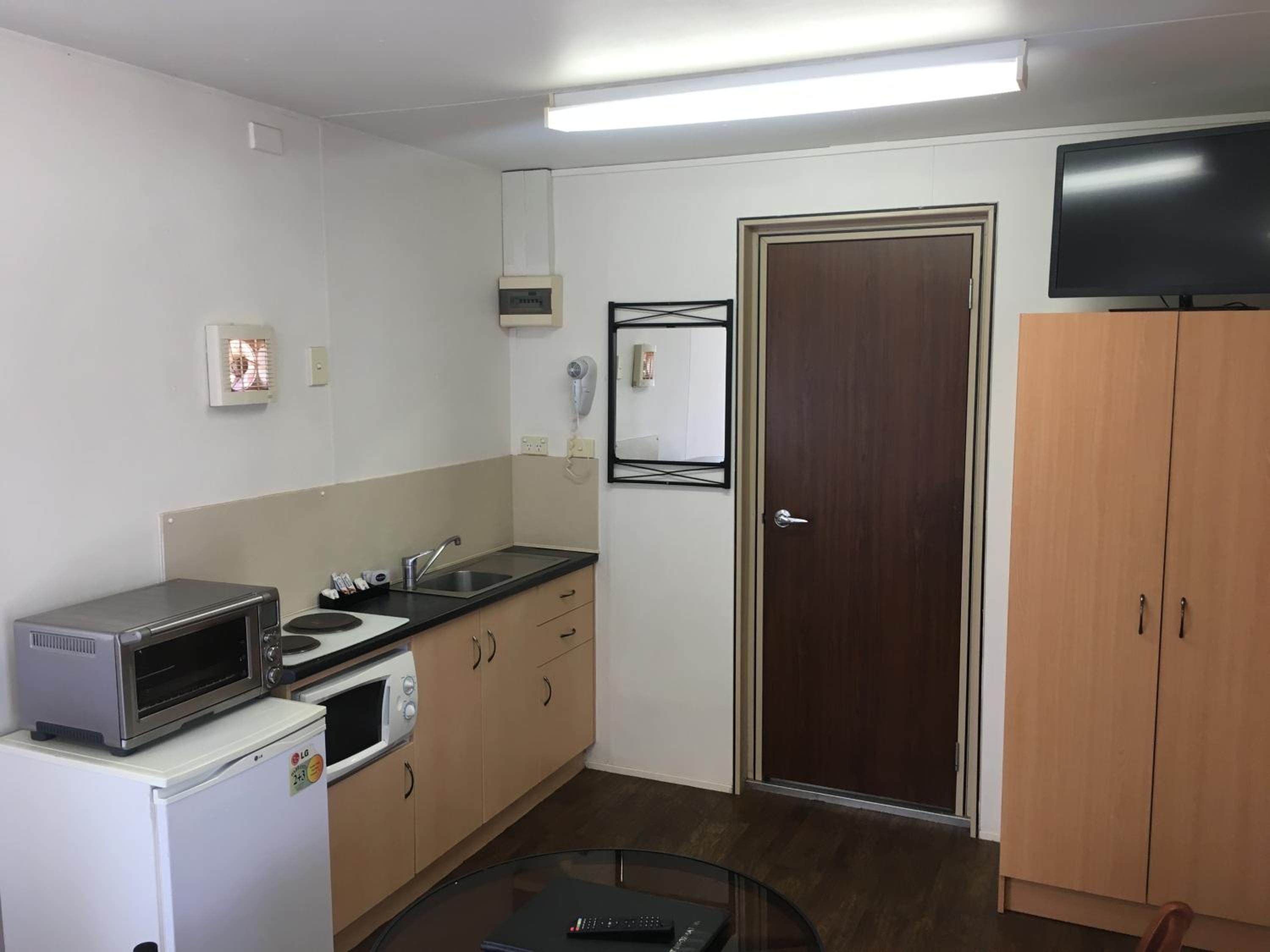 Ensuite Queen Cabin photo 2