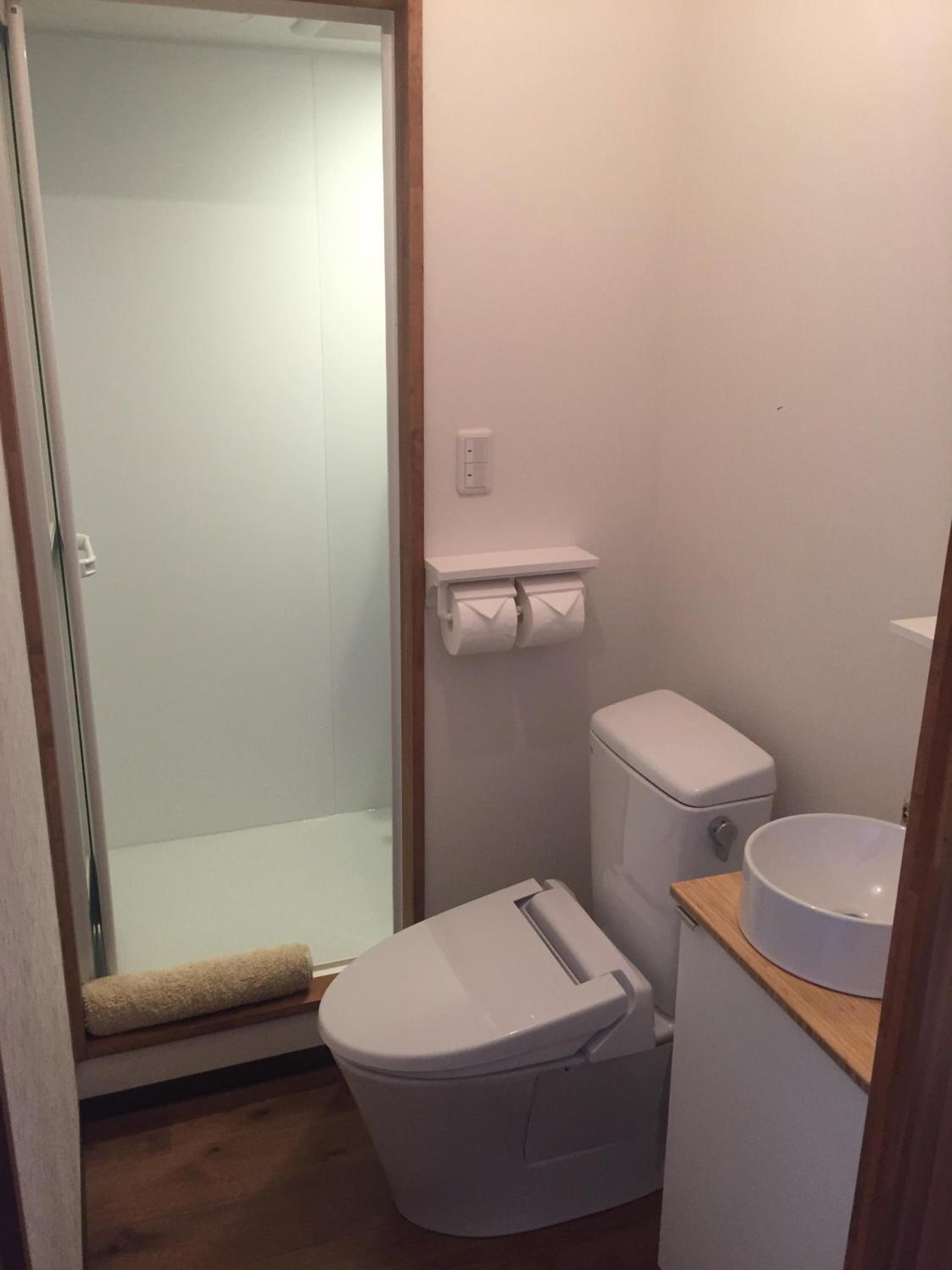 Double or Twin Room with Private Bathroom photo 3