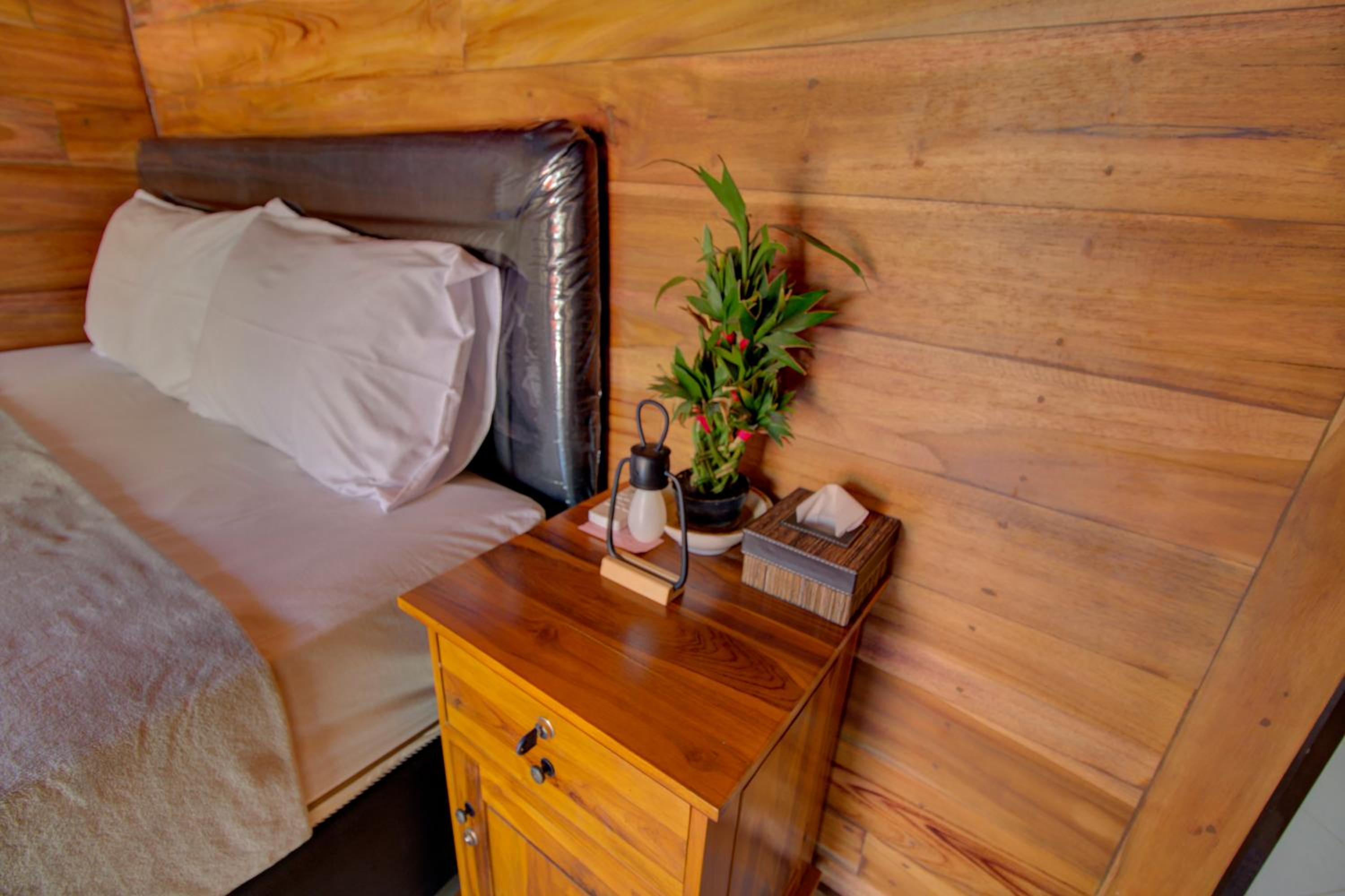 Deluxe Double Room - Photo 11