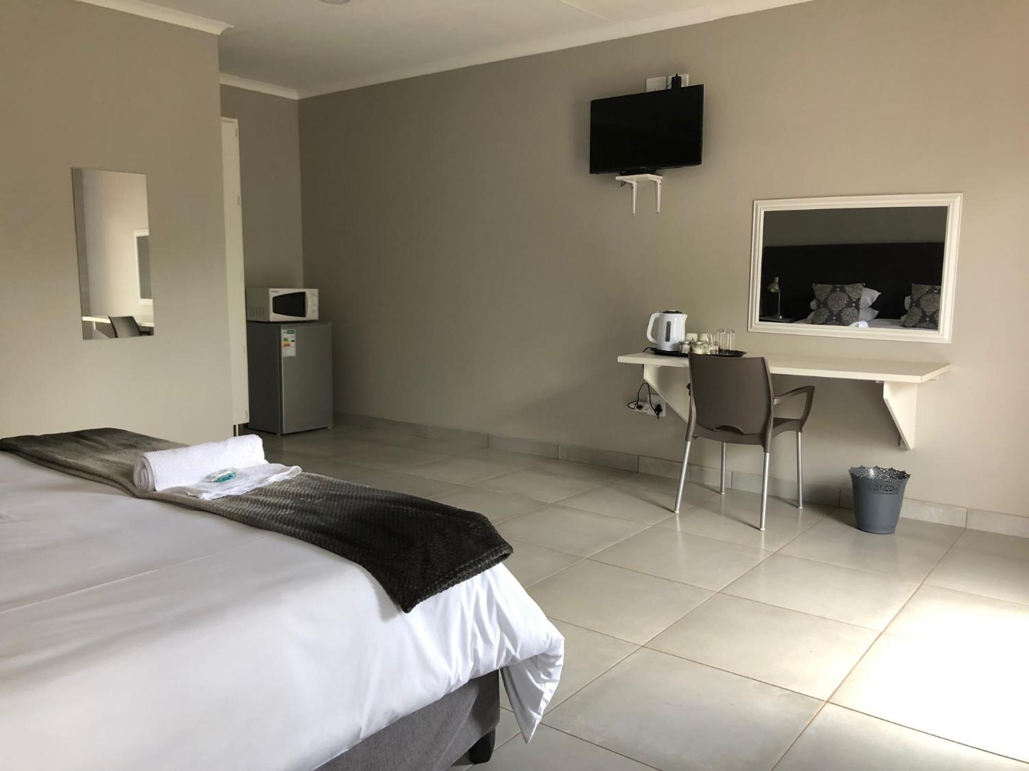 Deluxe King Room - Photo 1
