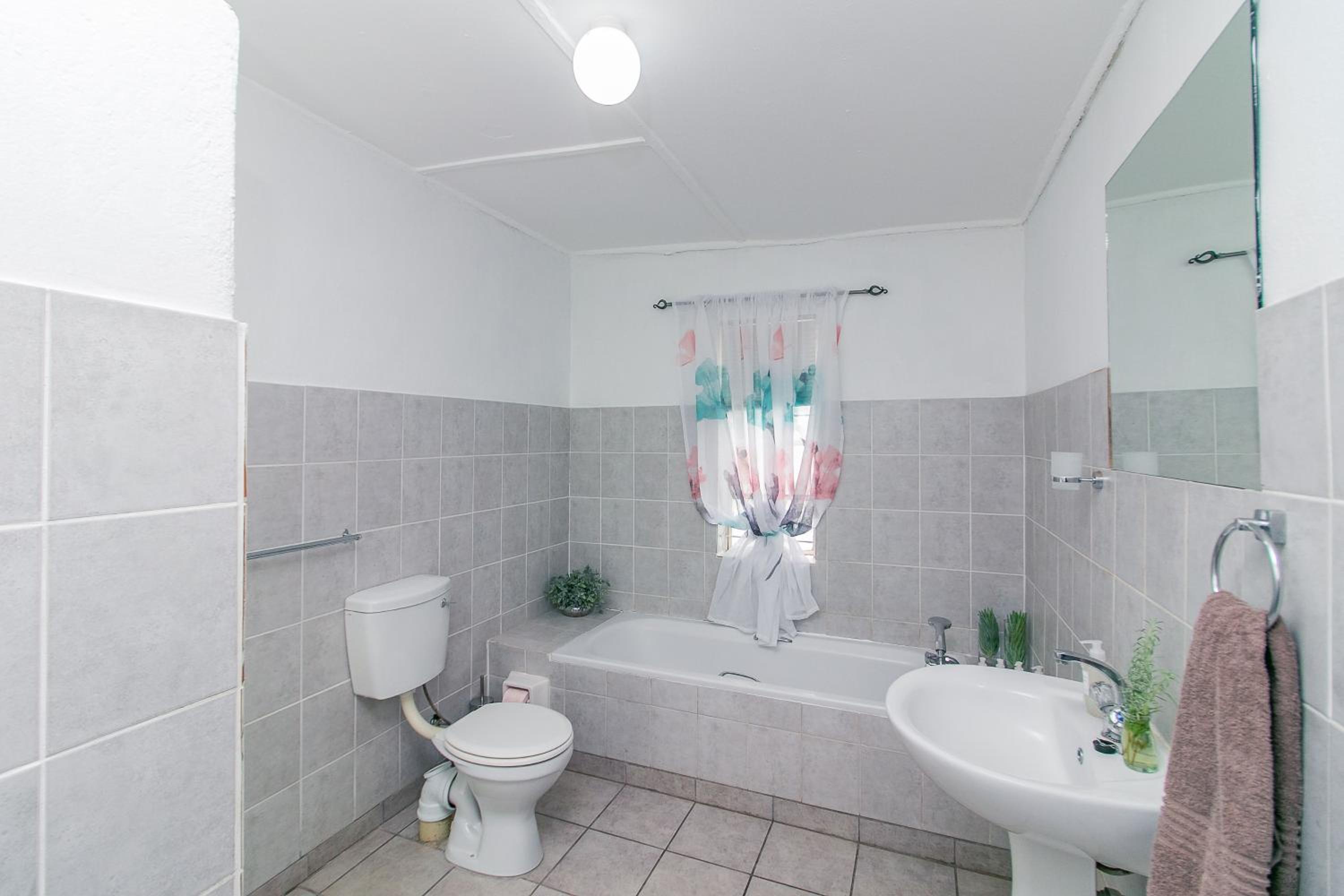 Twin Room with Private External Bathroom photo 3