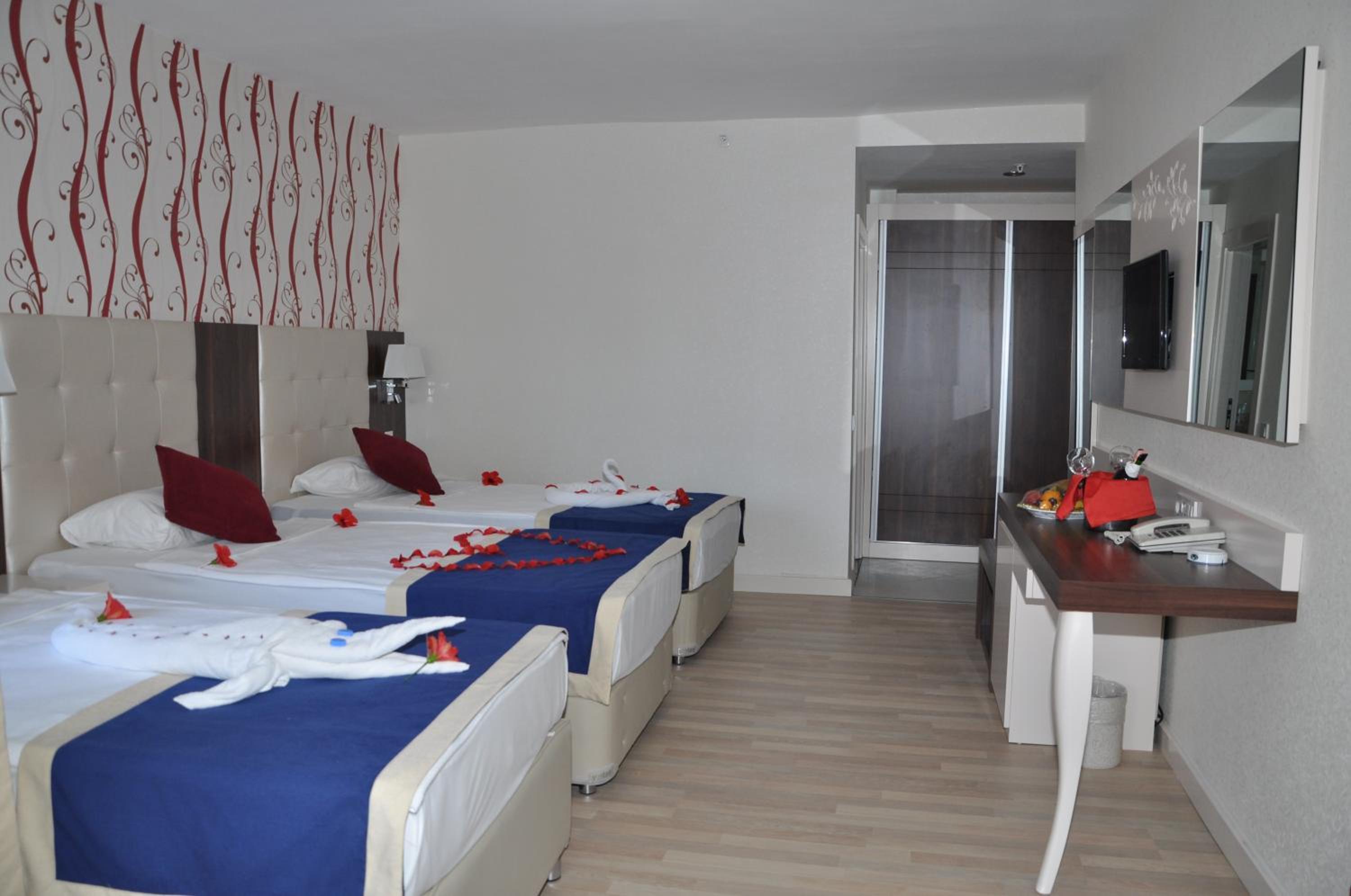 Standard Triple Room photo 2