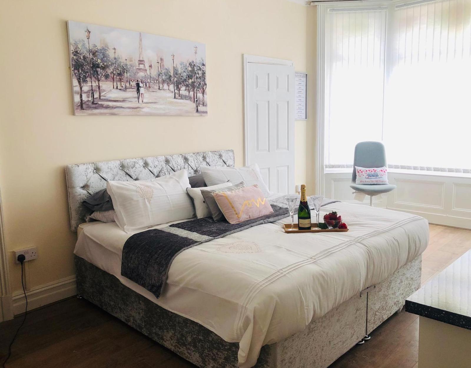 Deluxe Queen Room