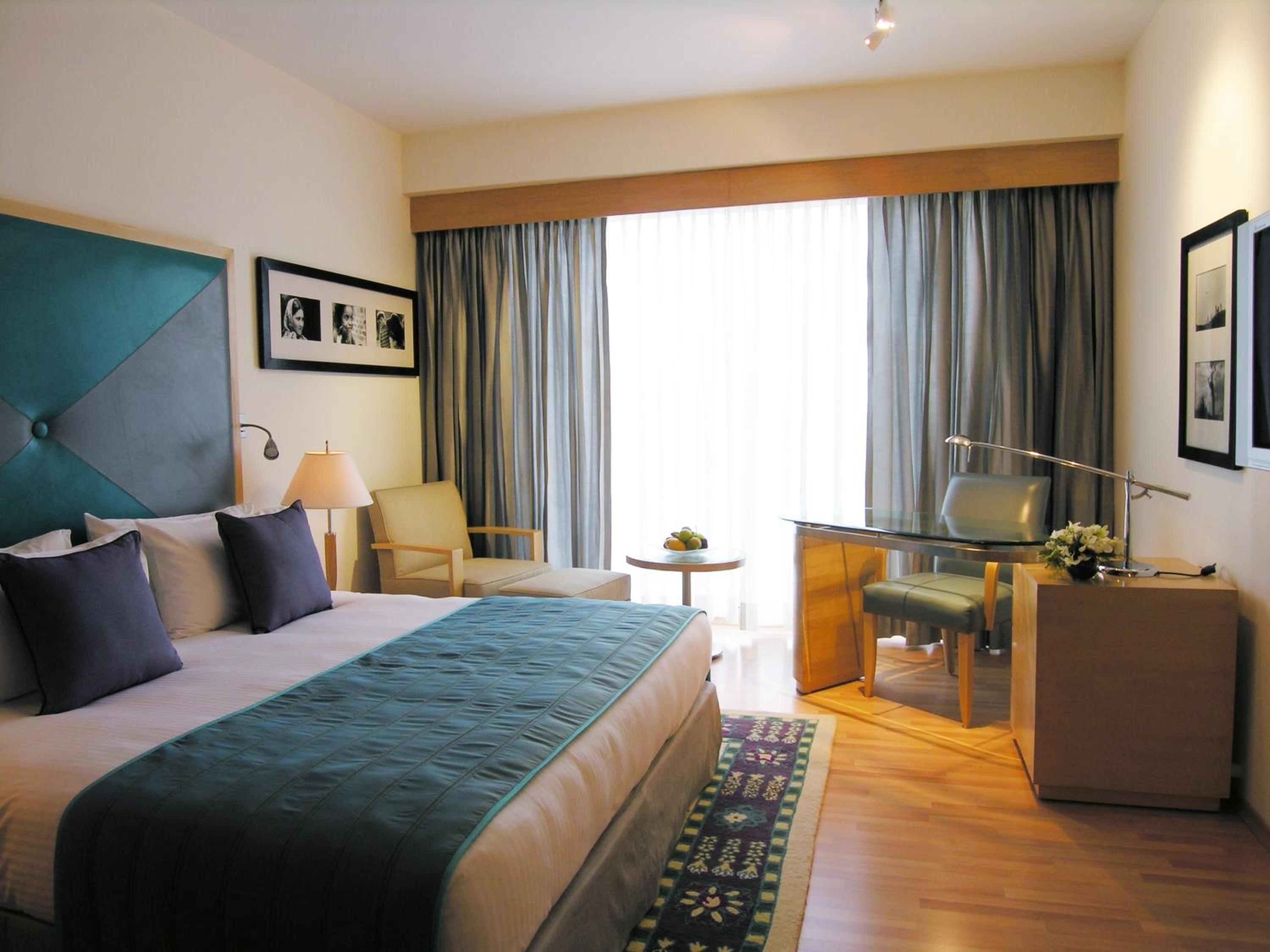 Deluxe Room Garden View King Bed photo 1