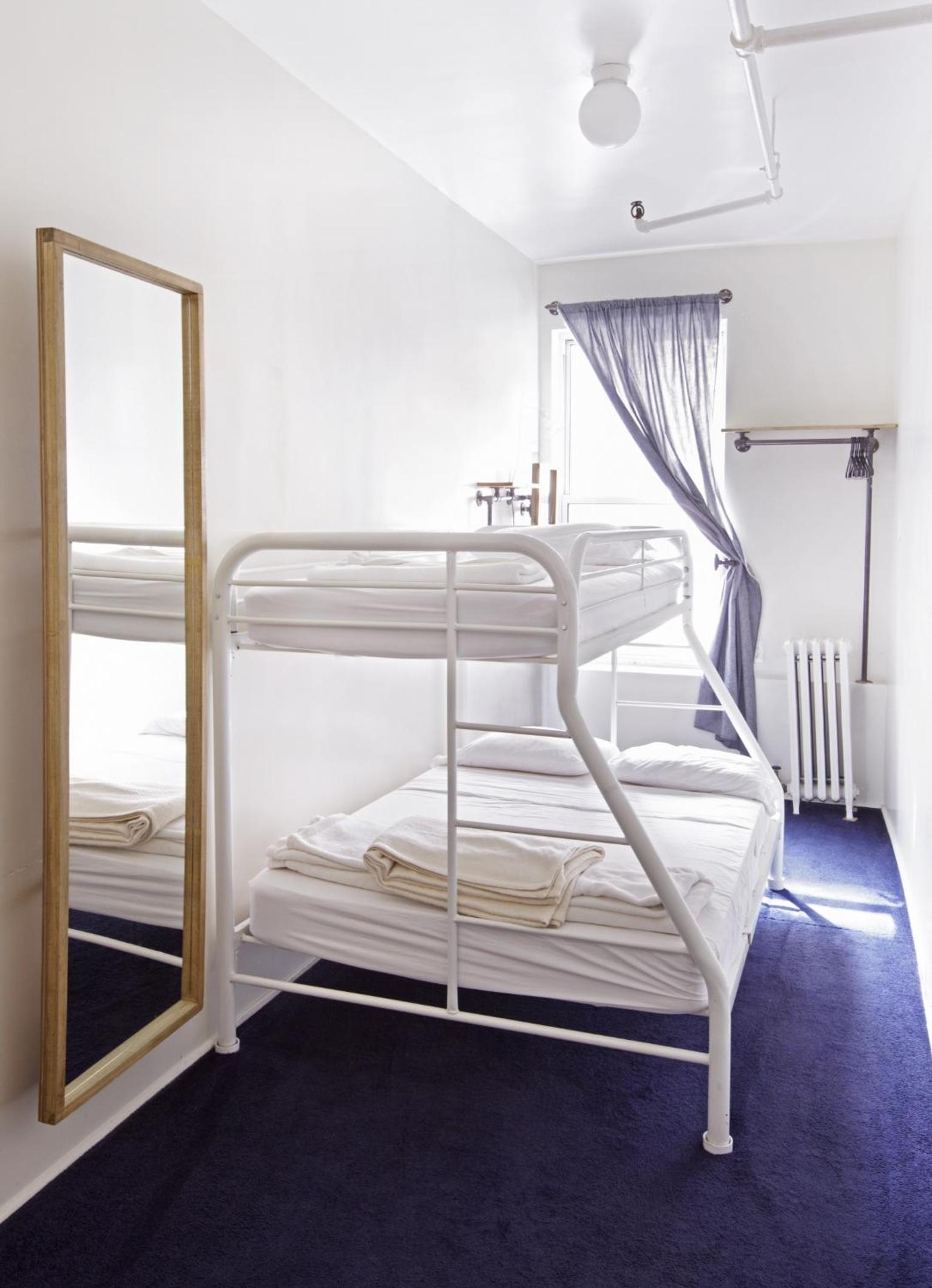 Triple Room with Shared Bathroom photo 1