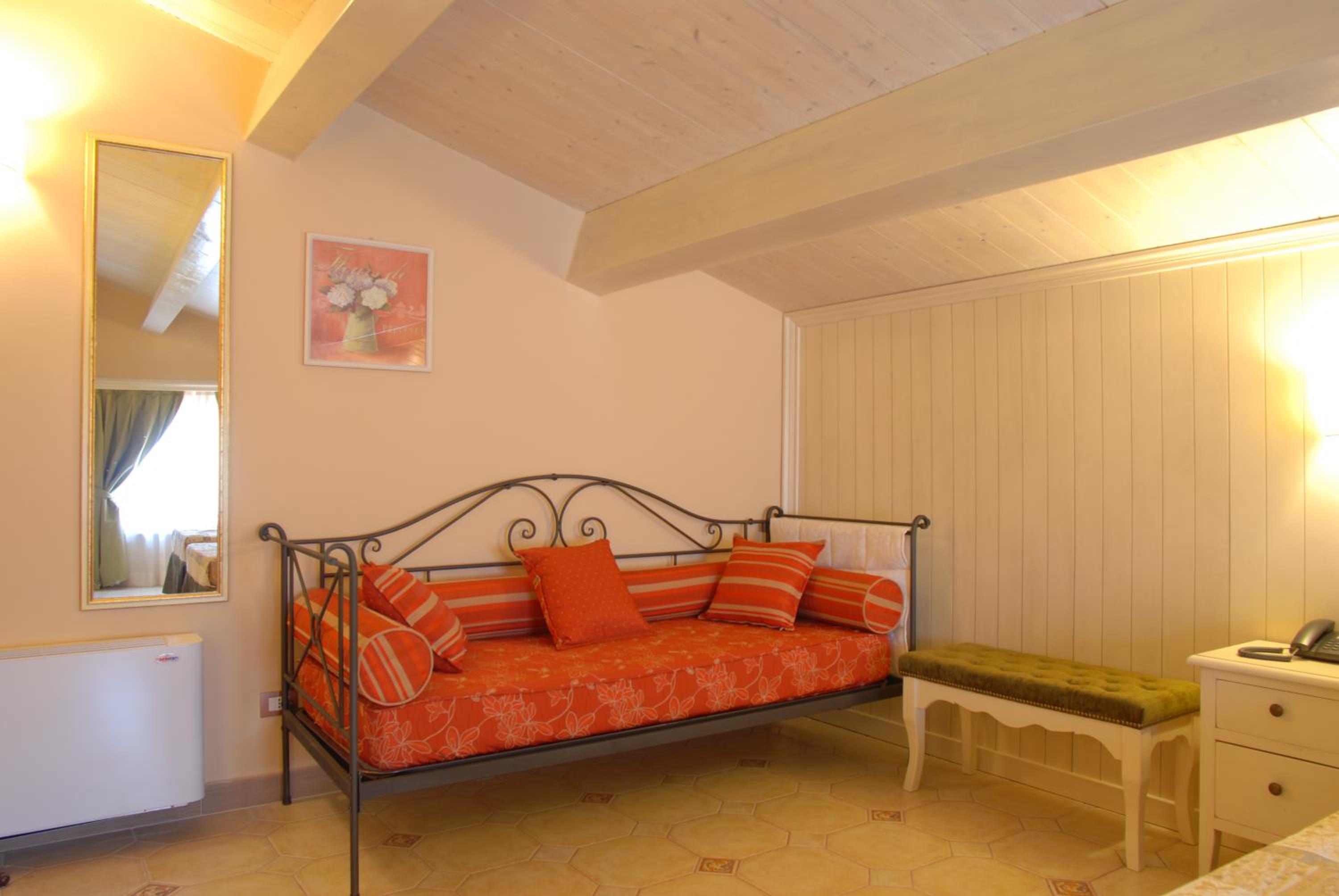 Superior Triple Room photo 2