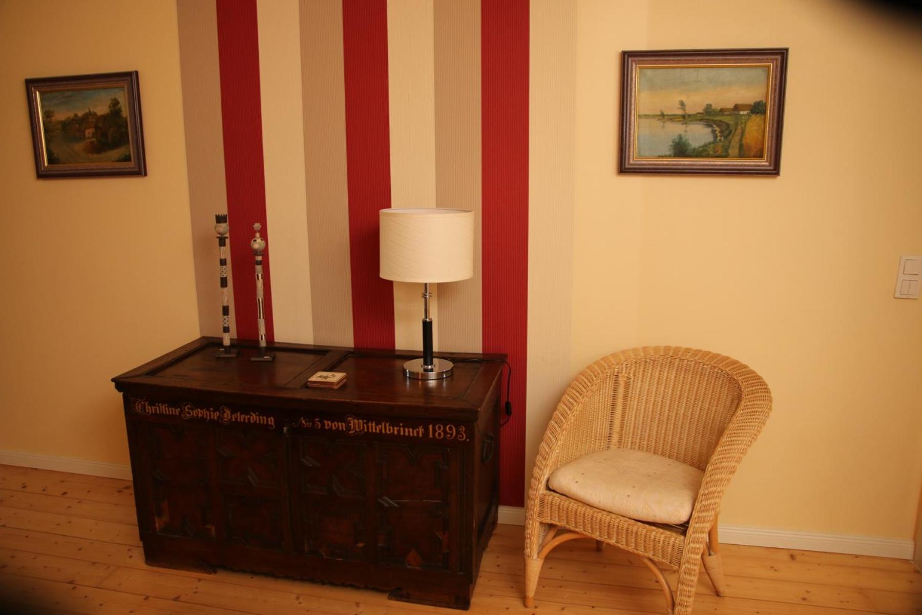 One-Bedroom Apartment photo 2