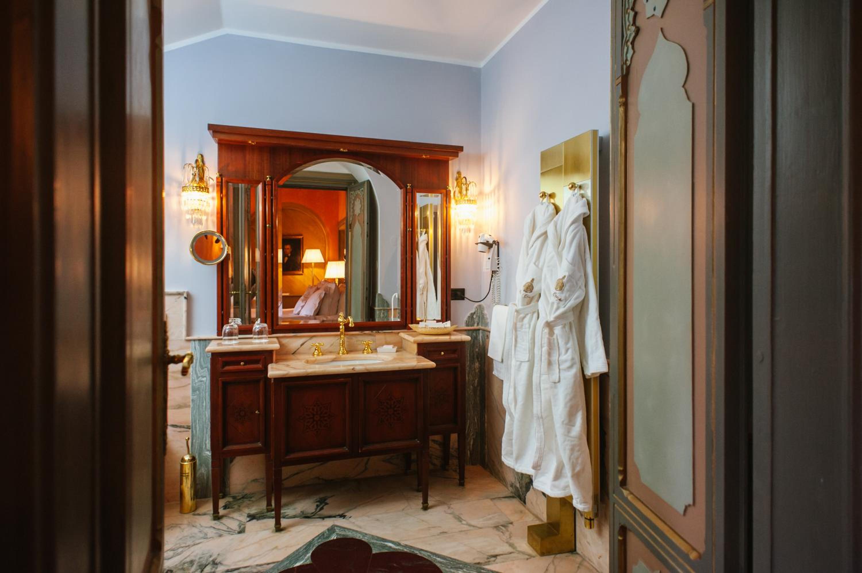 Classic Double or Twin Room - Photo 6
