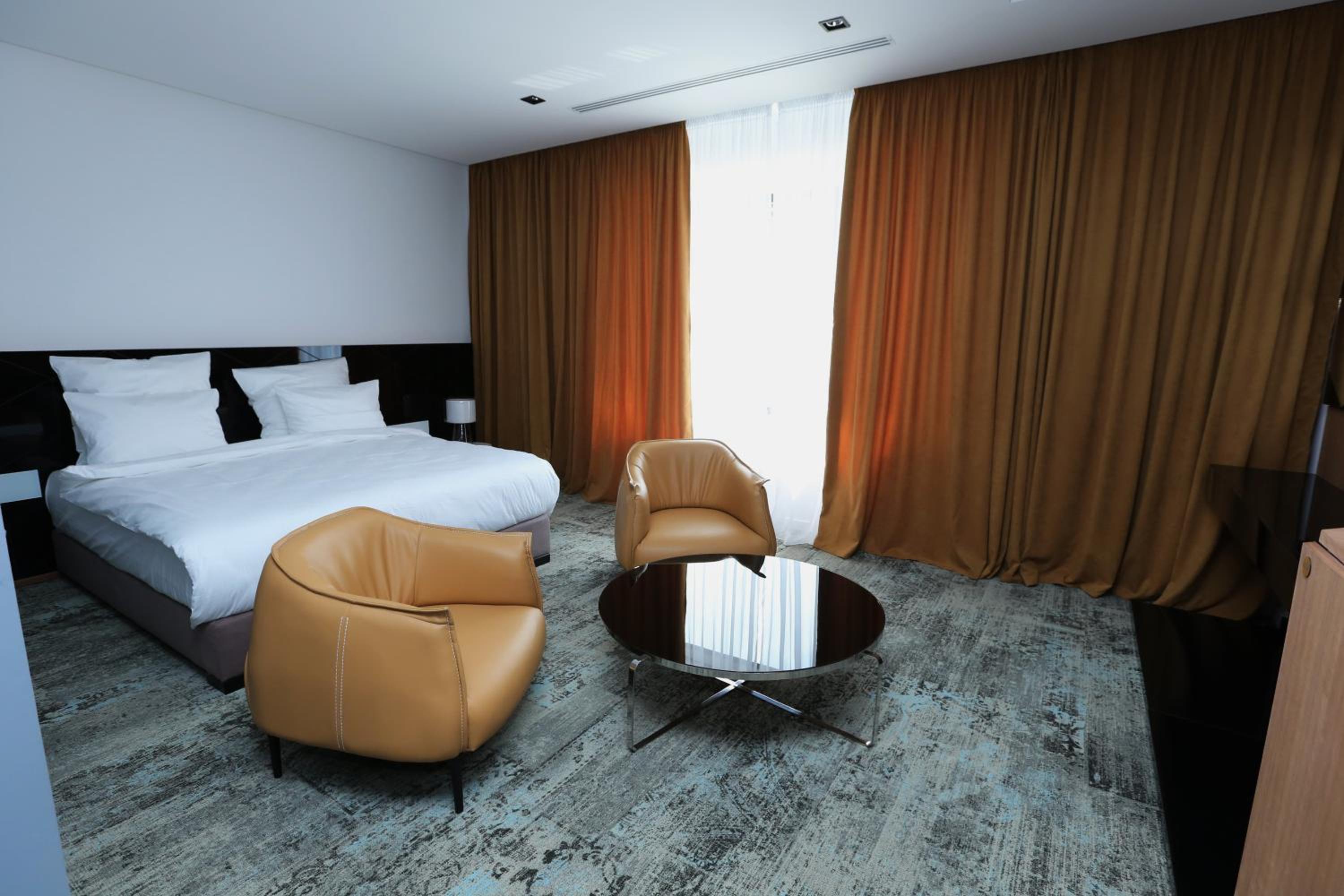 Deluxe Double Room with Shower - Photo 9