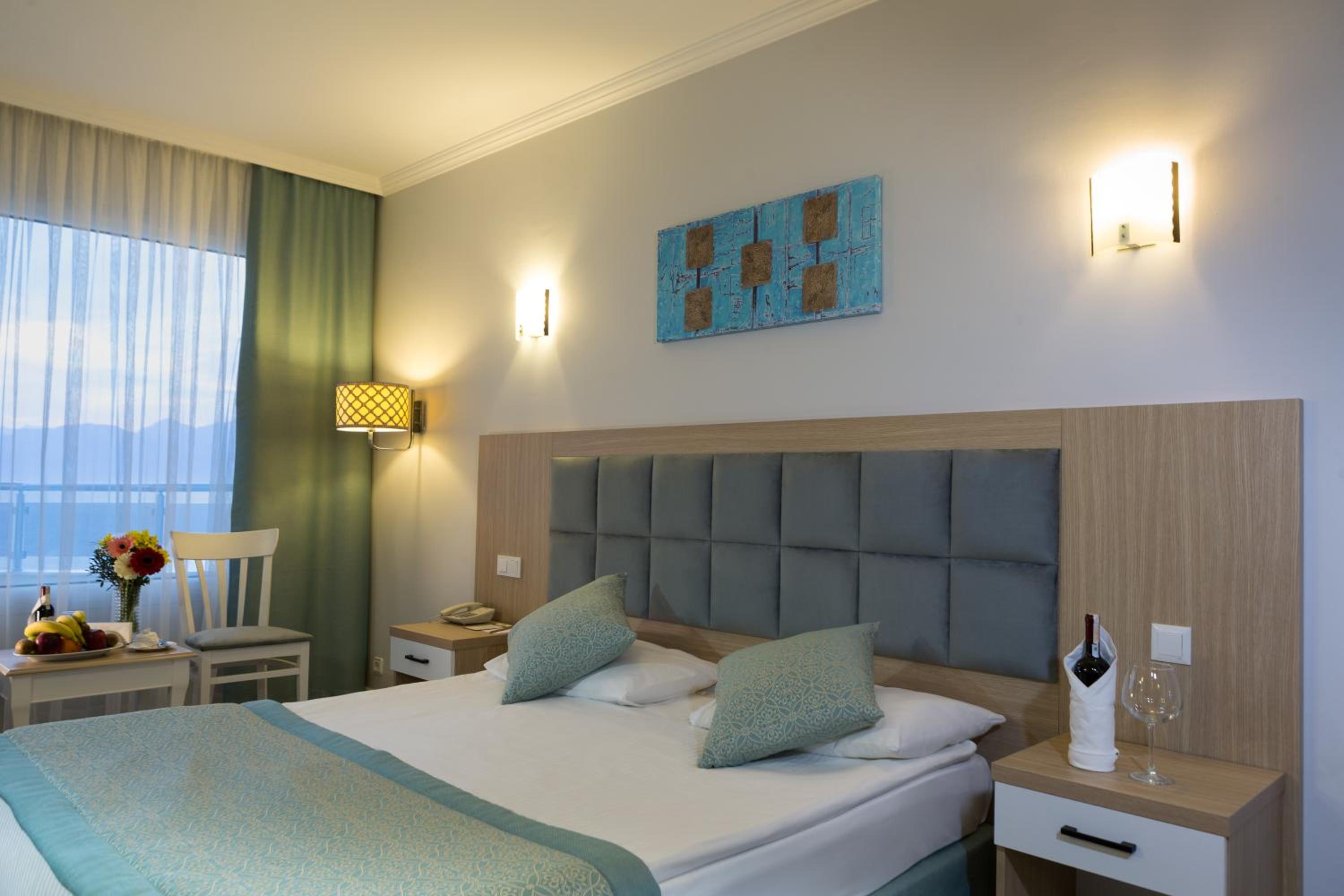 Standard Double Room thumbnail 5