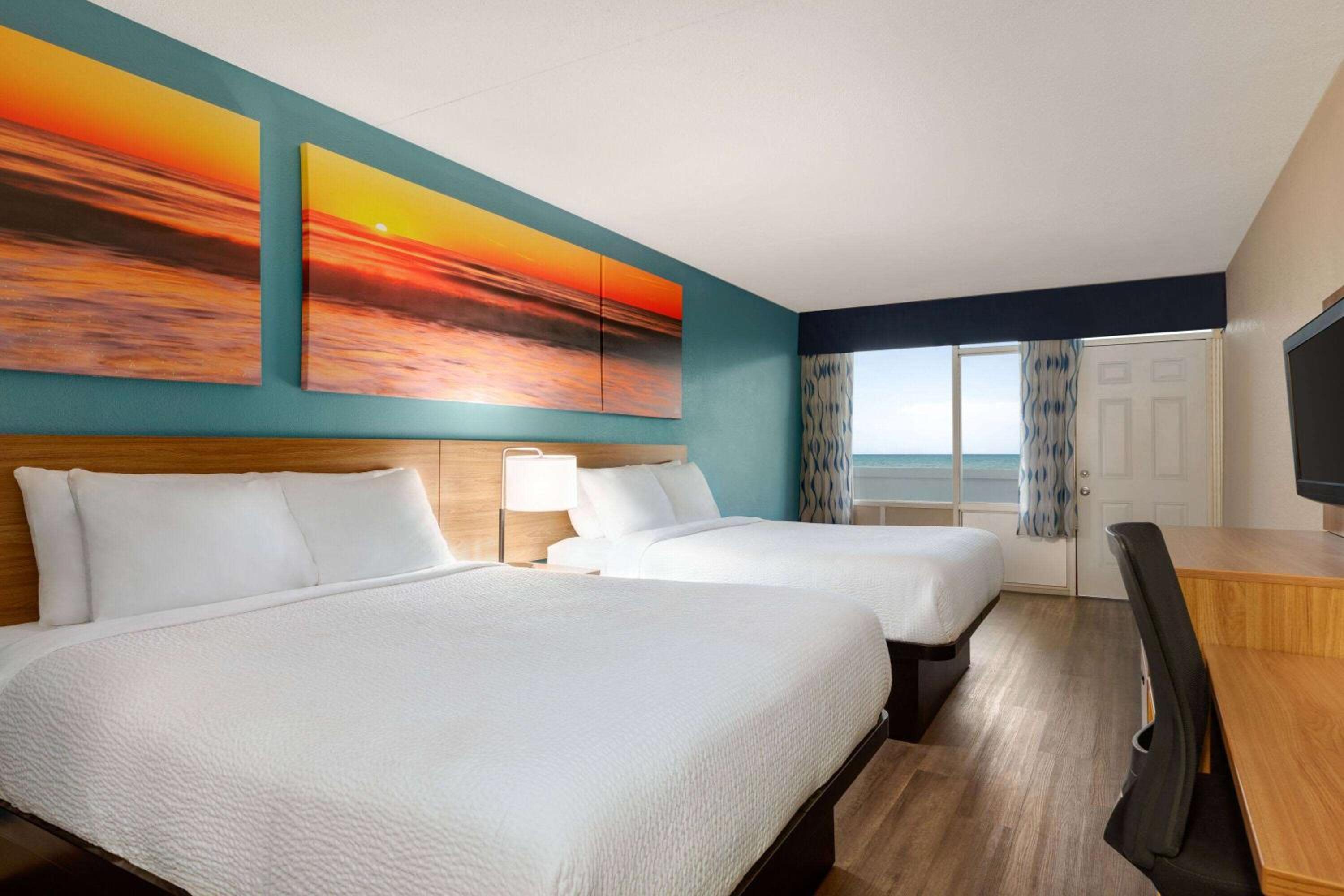 Queen Room with Oceanfront - Non-Smoking