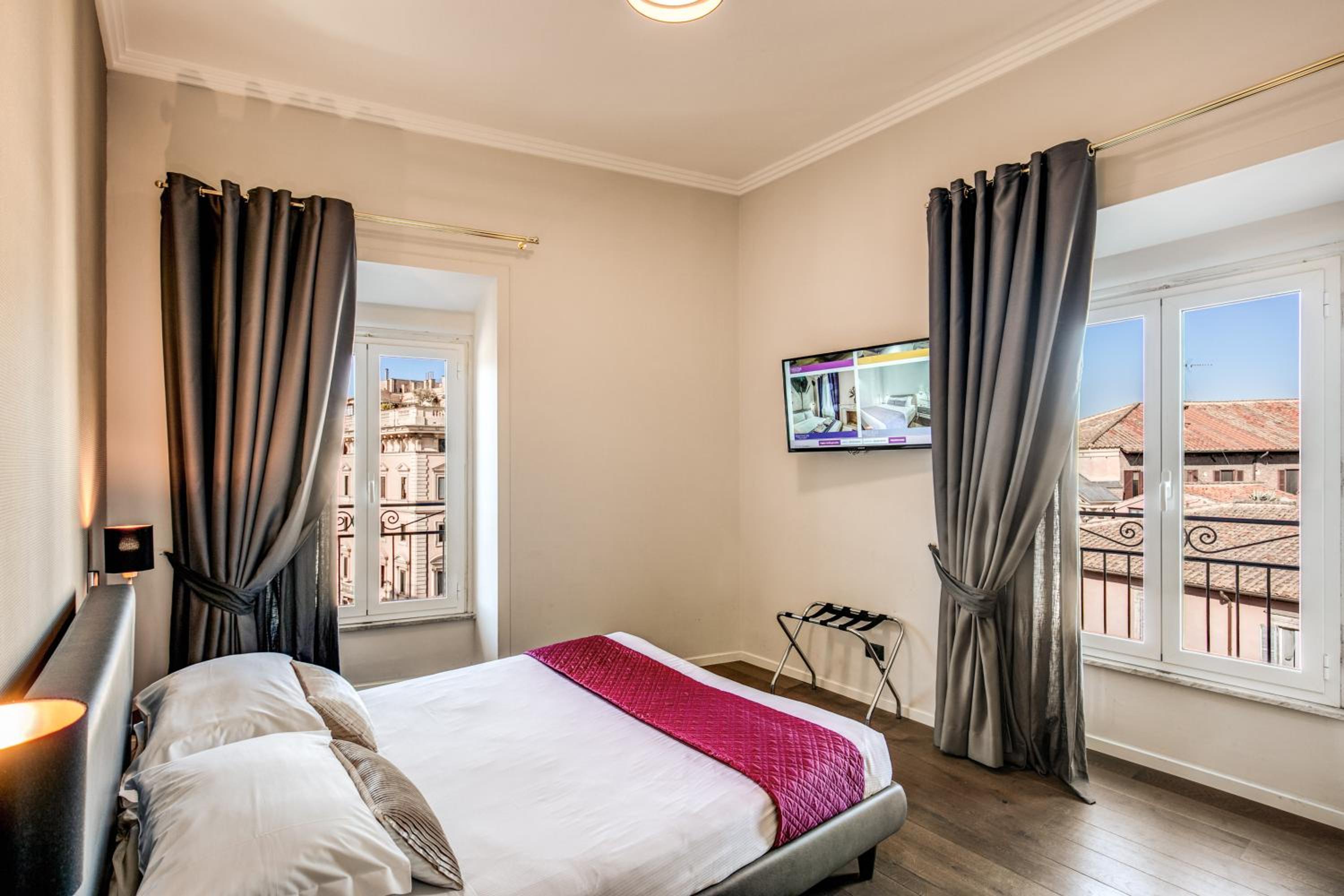 Deluxe Triple Room with City View photo 1