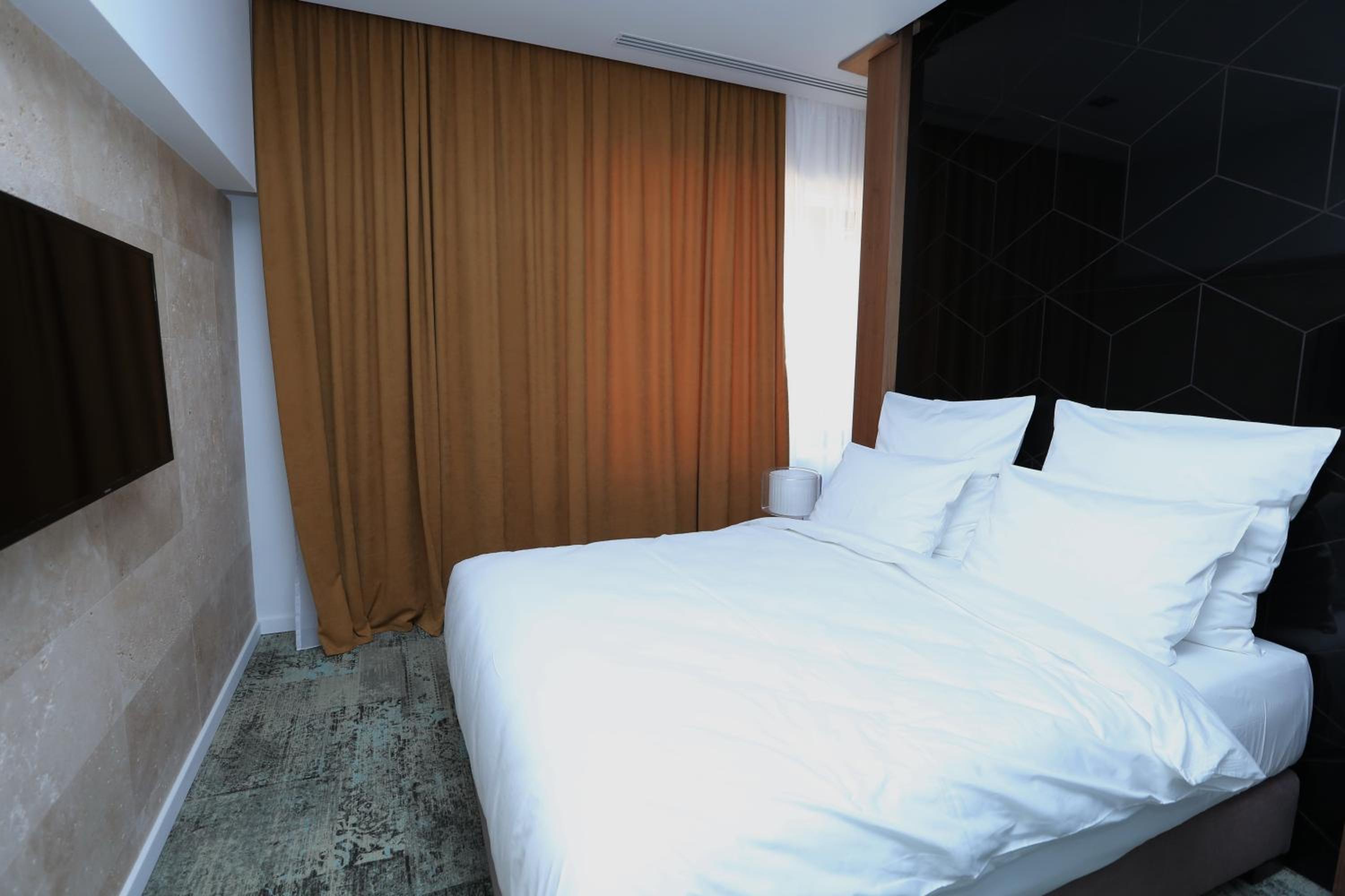 King Studio with Sofa Bed - Photo 4