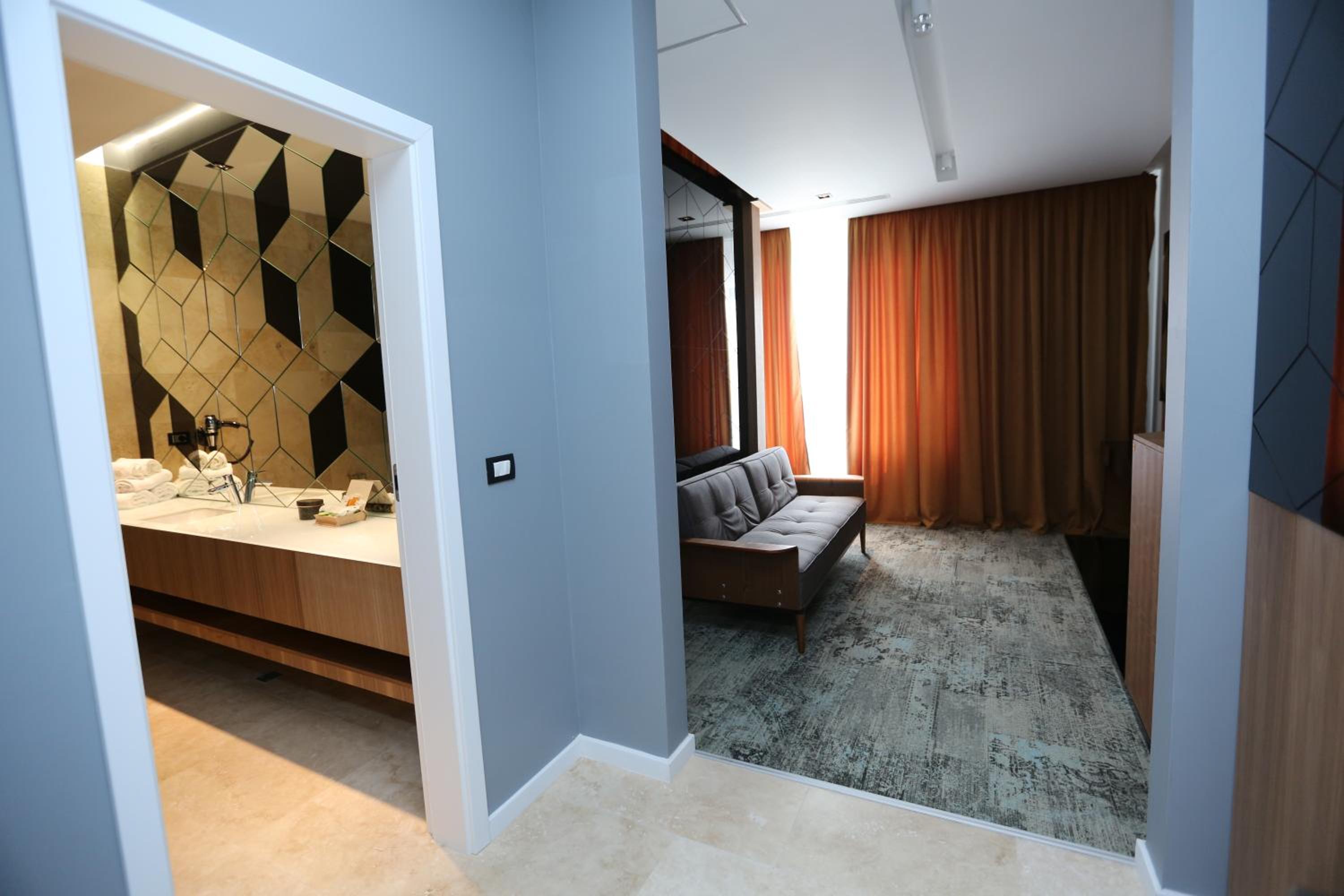 King Studio with Sofa Bed - Photo 1