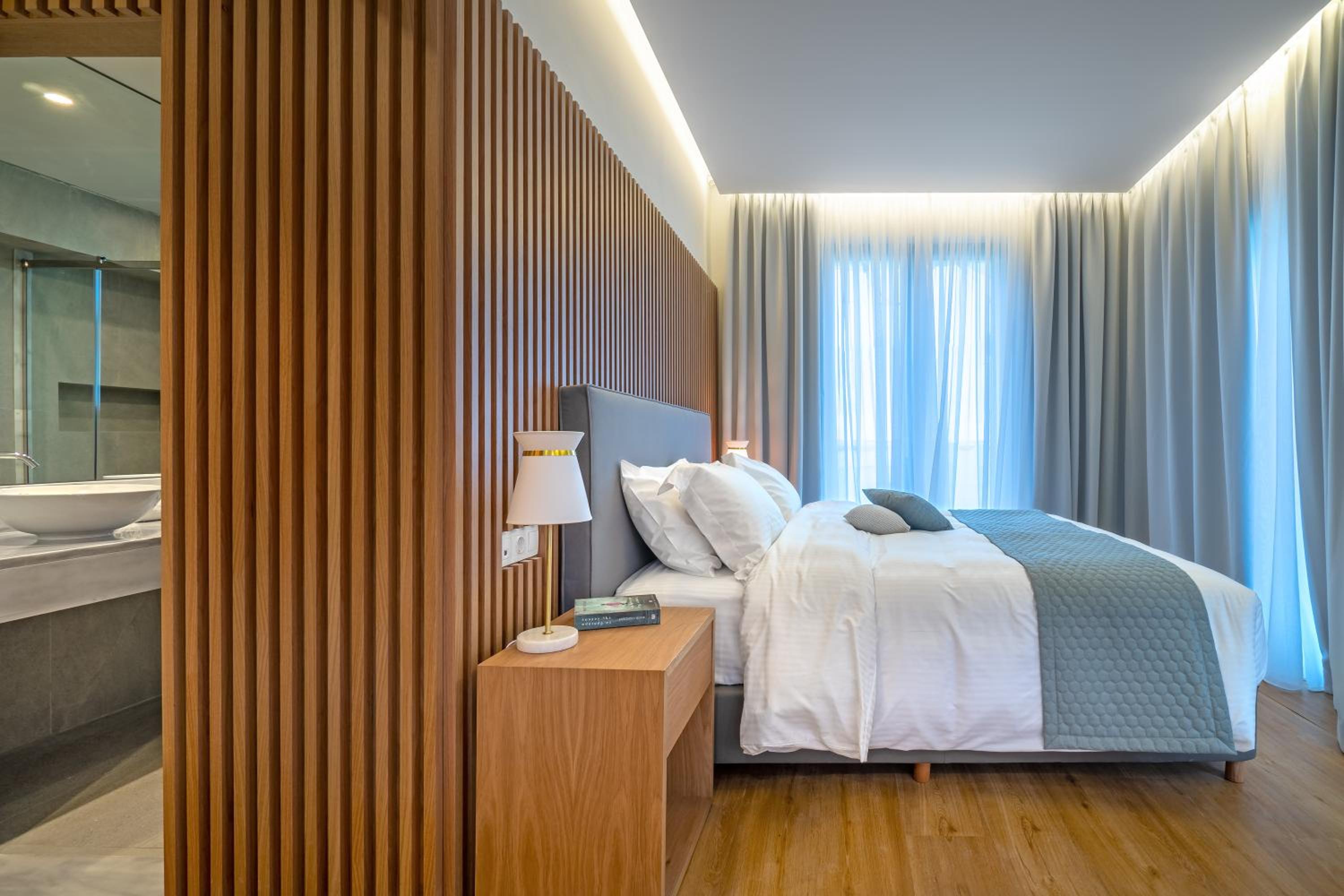 Deluxe Suite with Spa Bath