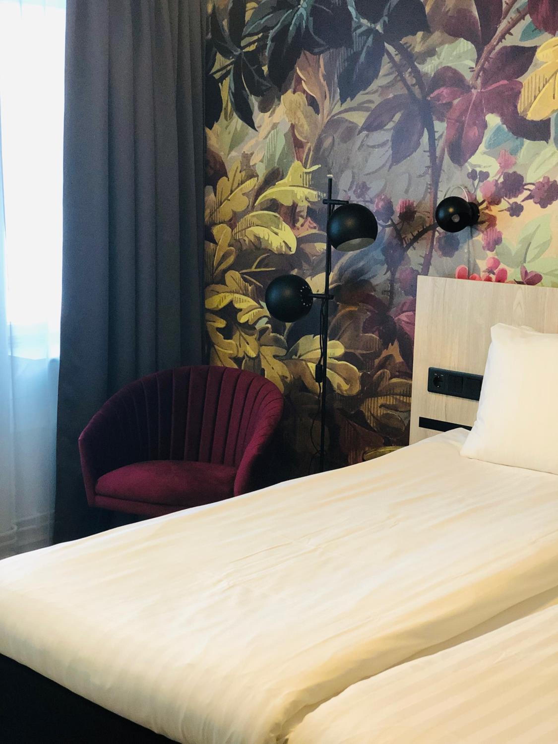 Standard Twin Room - Photo 9