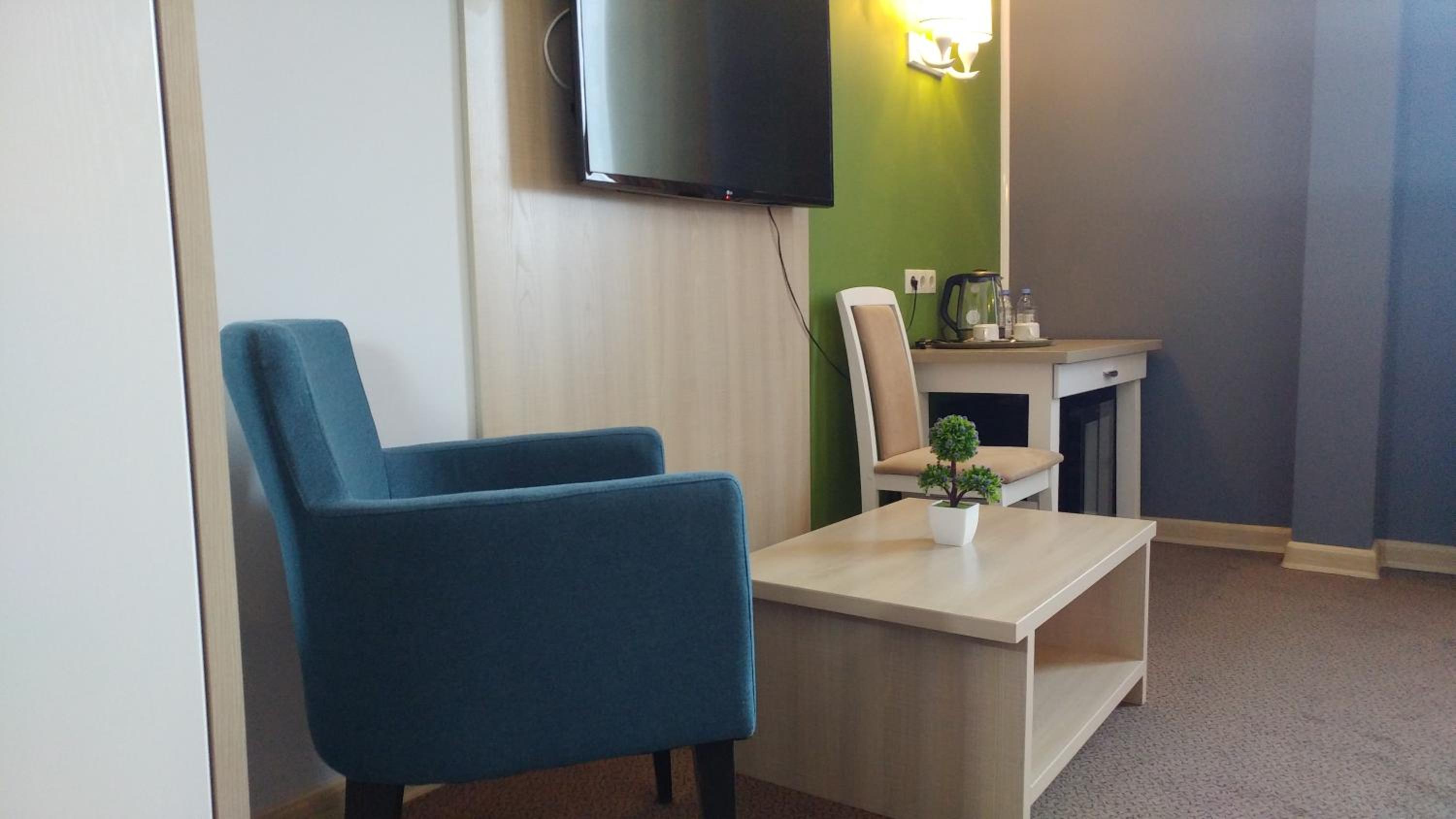 Superior King Room - Photo 7