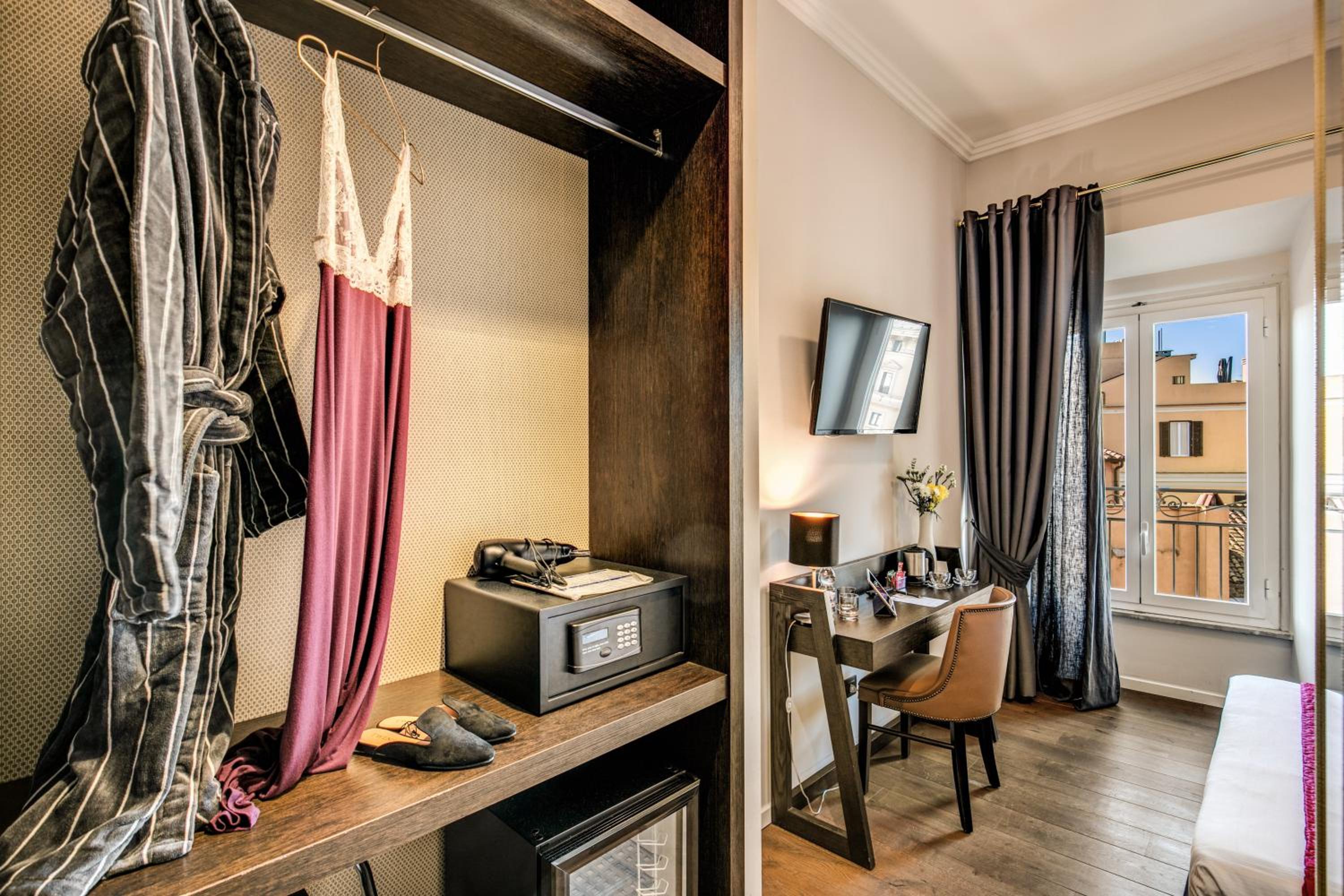 Queen Room photo 1
