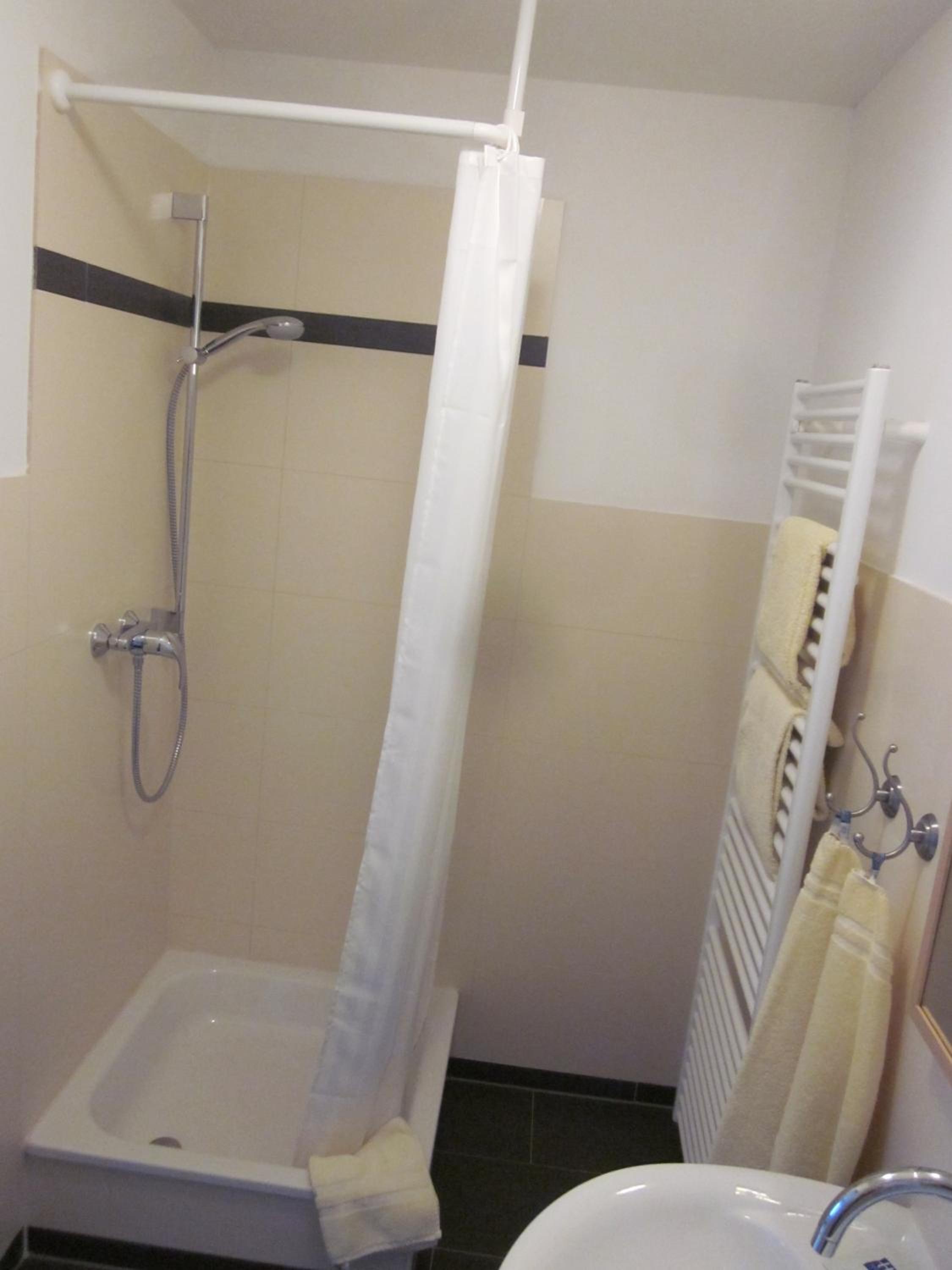 Suite - Photo 8