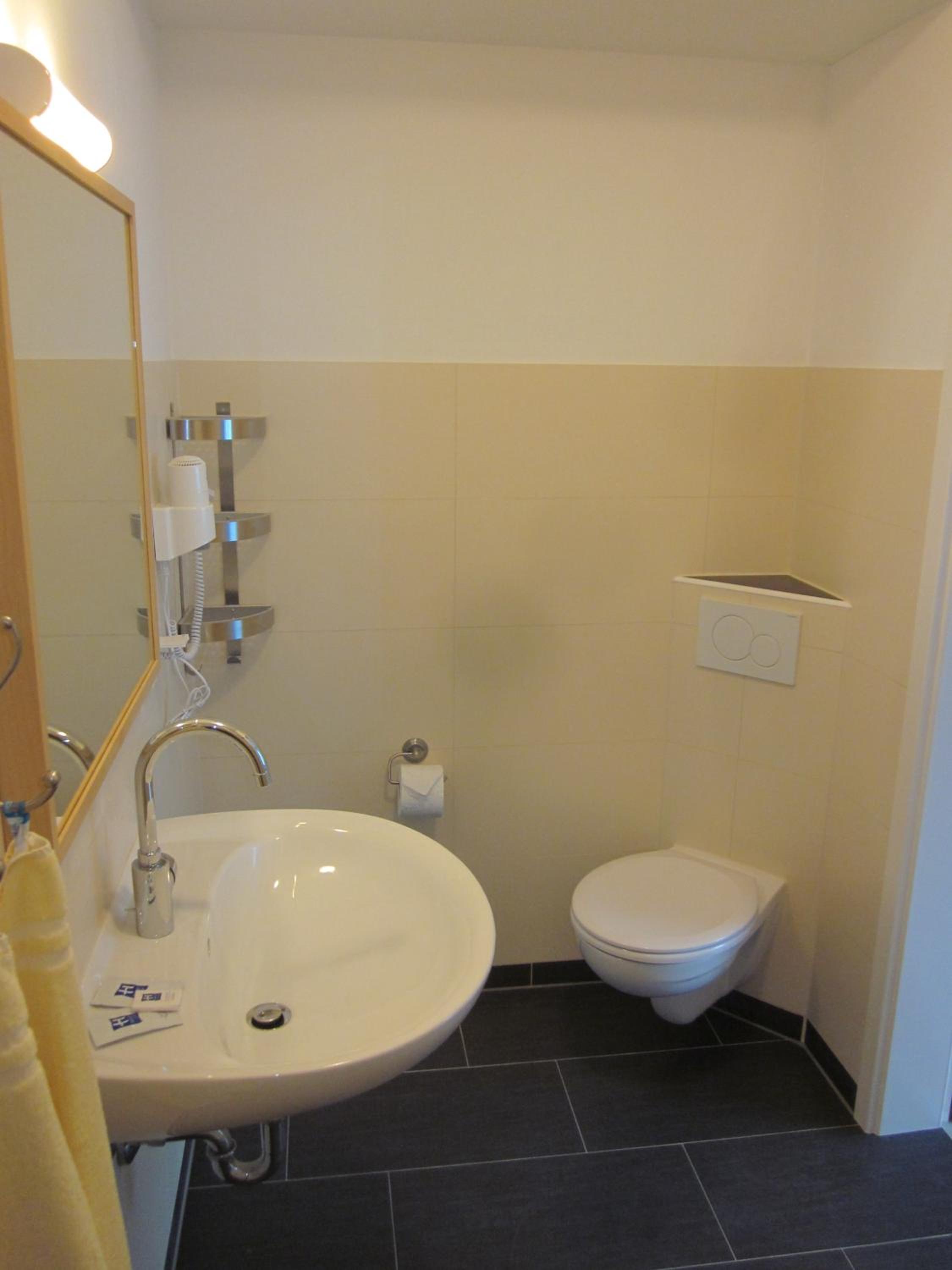 Suite - Photo 7