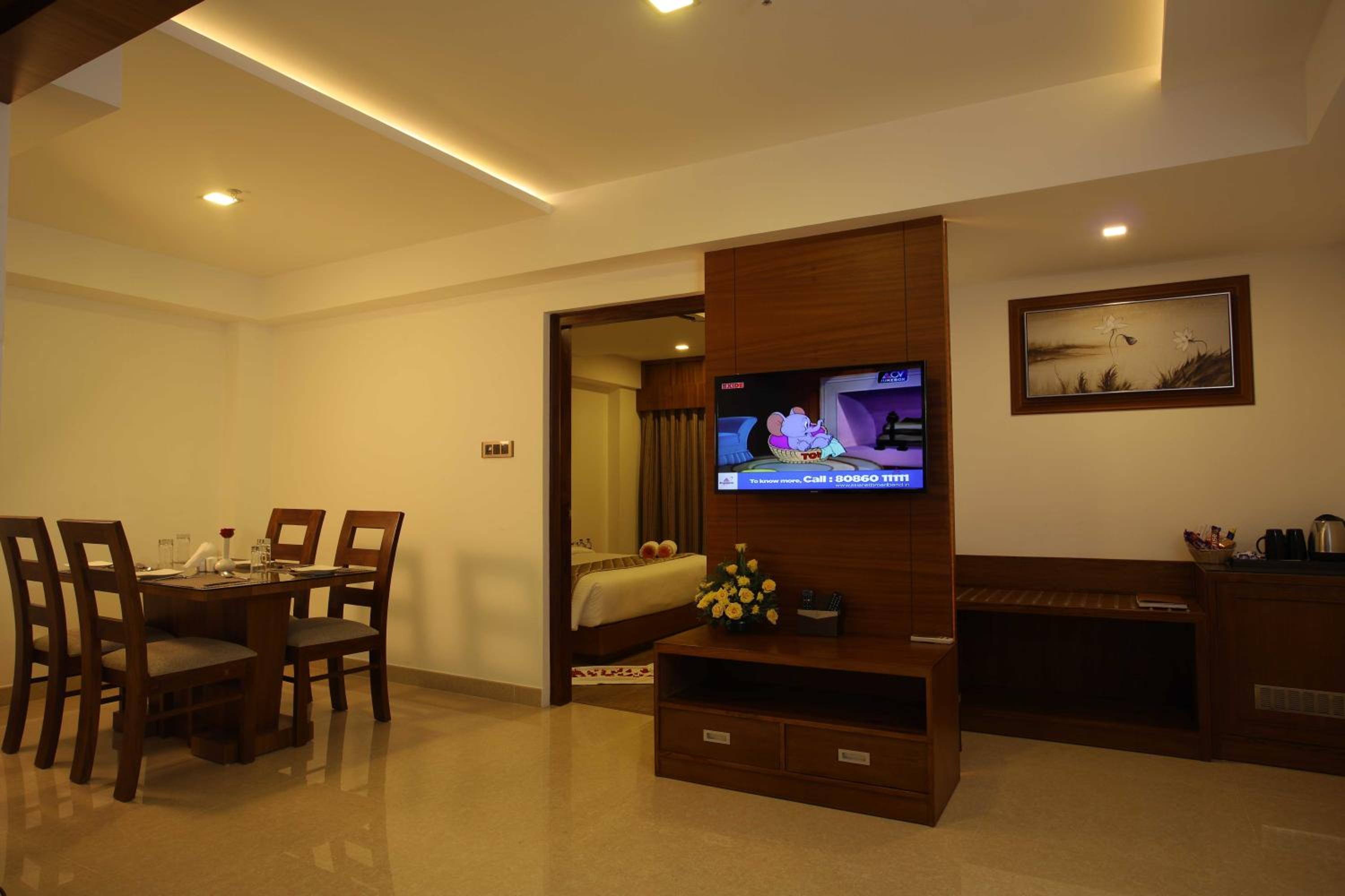 Suite - Photo 1