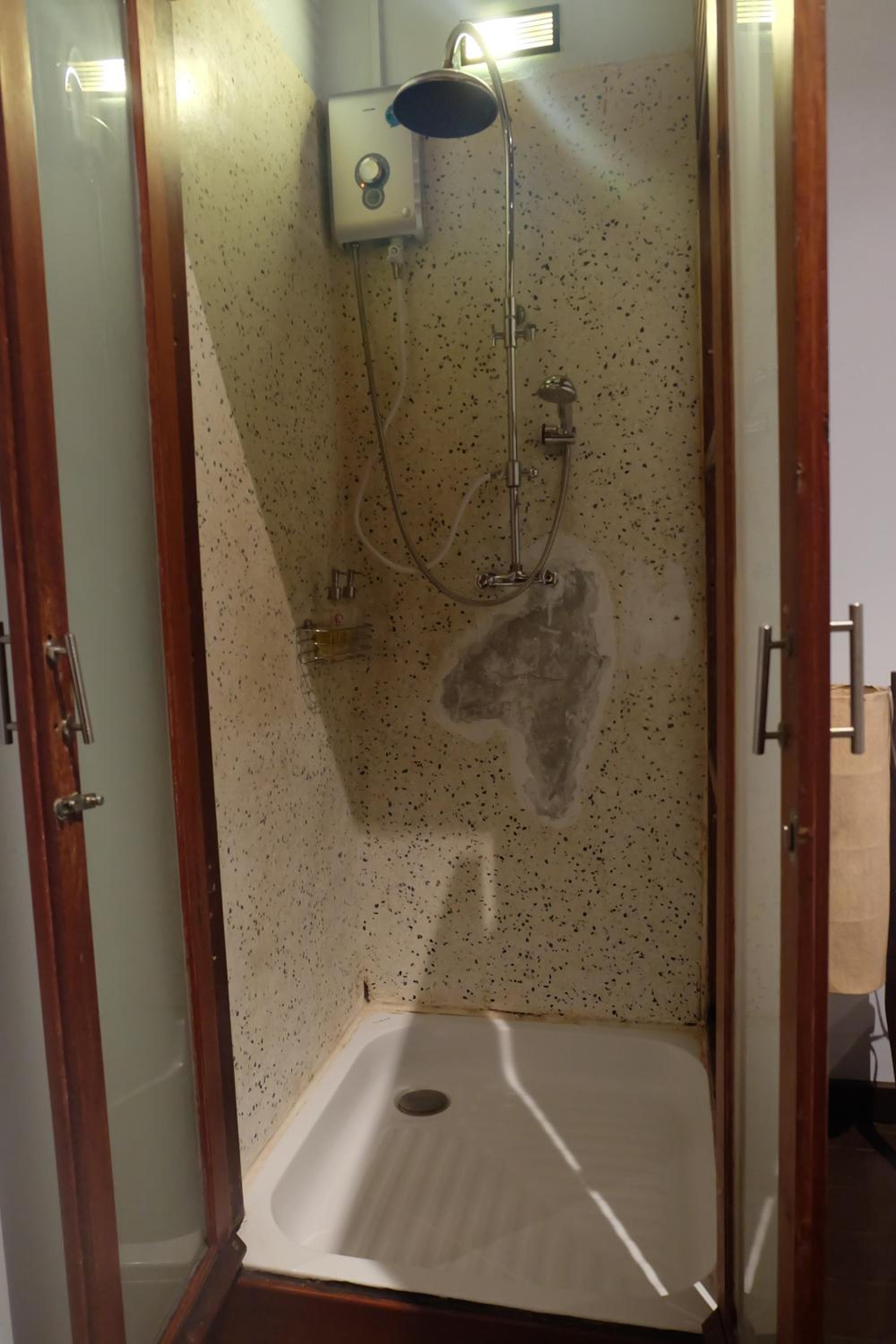 Standard Twin Room - Photo 4