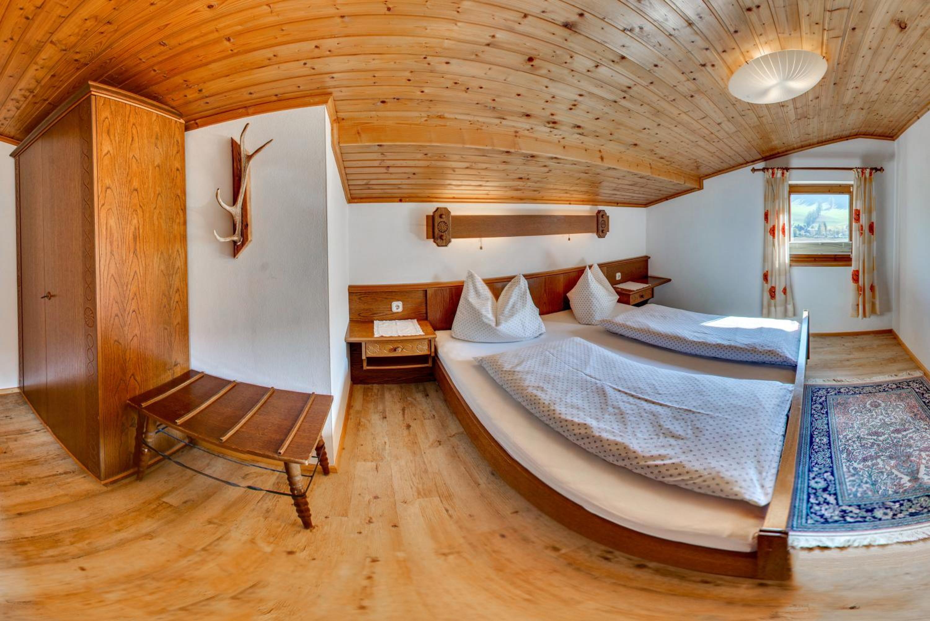 One-Bedroom Apartment with Balcony (4 Adults)
