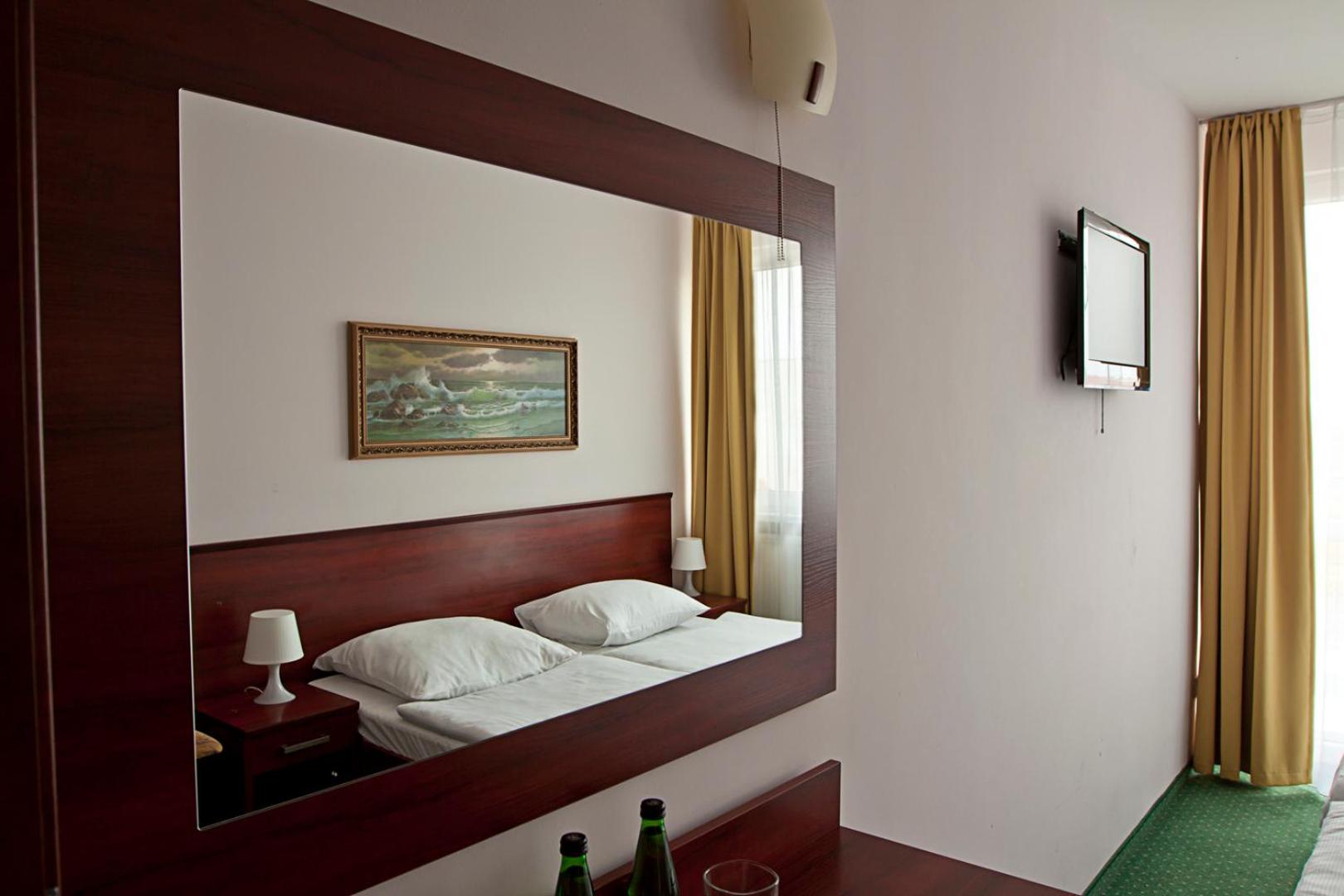 Double or Twin Room - Photo 4
